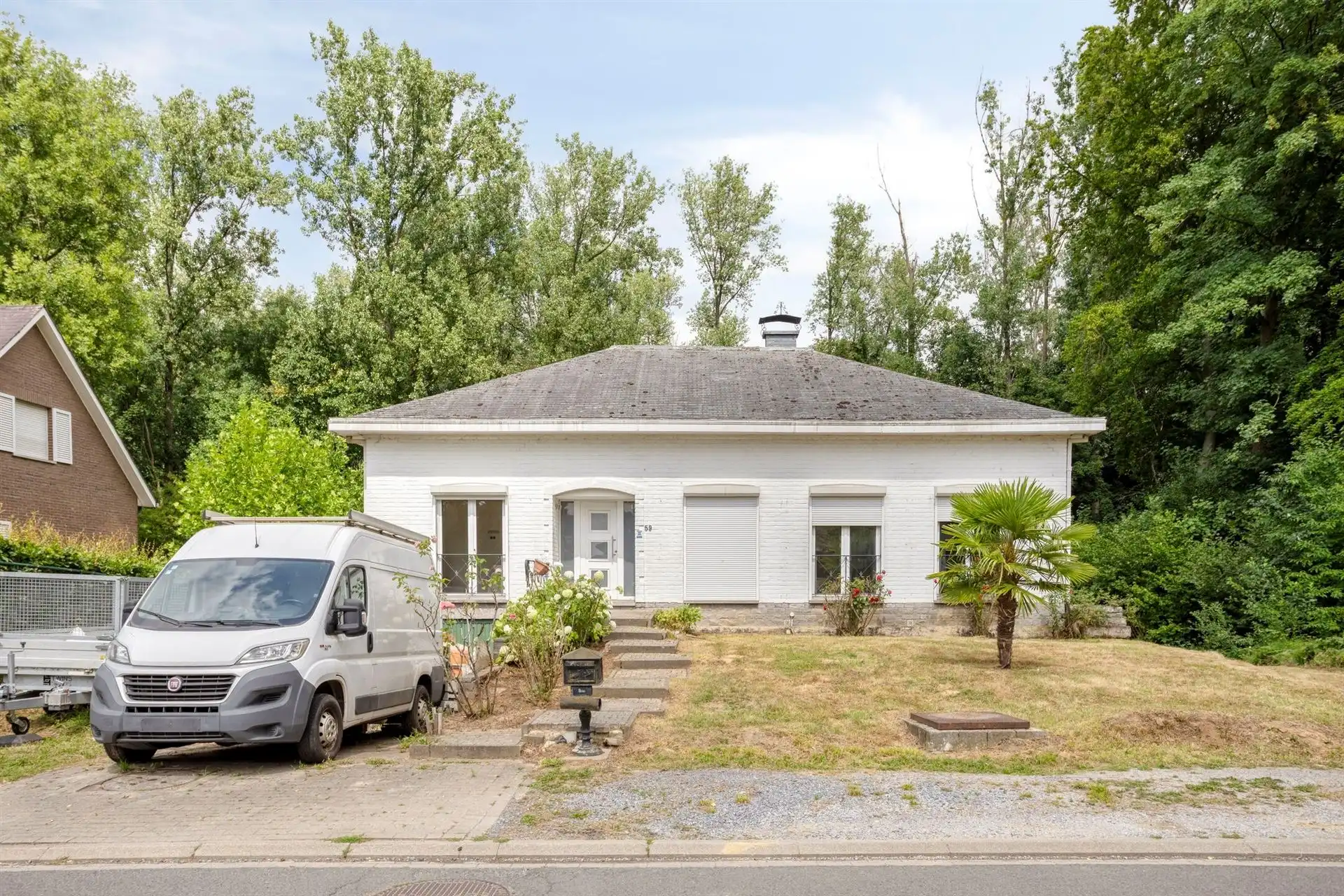 Klassieke villa met enorm potentieel in rustige wijk foto 3