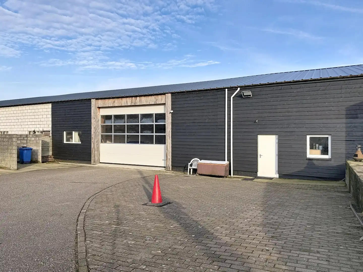 "Ruime hangar in Retranchement biedt talloze mogelijkheden voor industrieel gebruik" foto 18