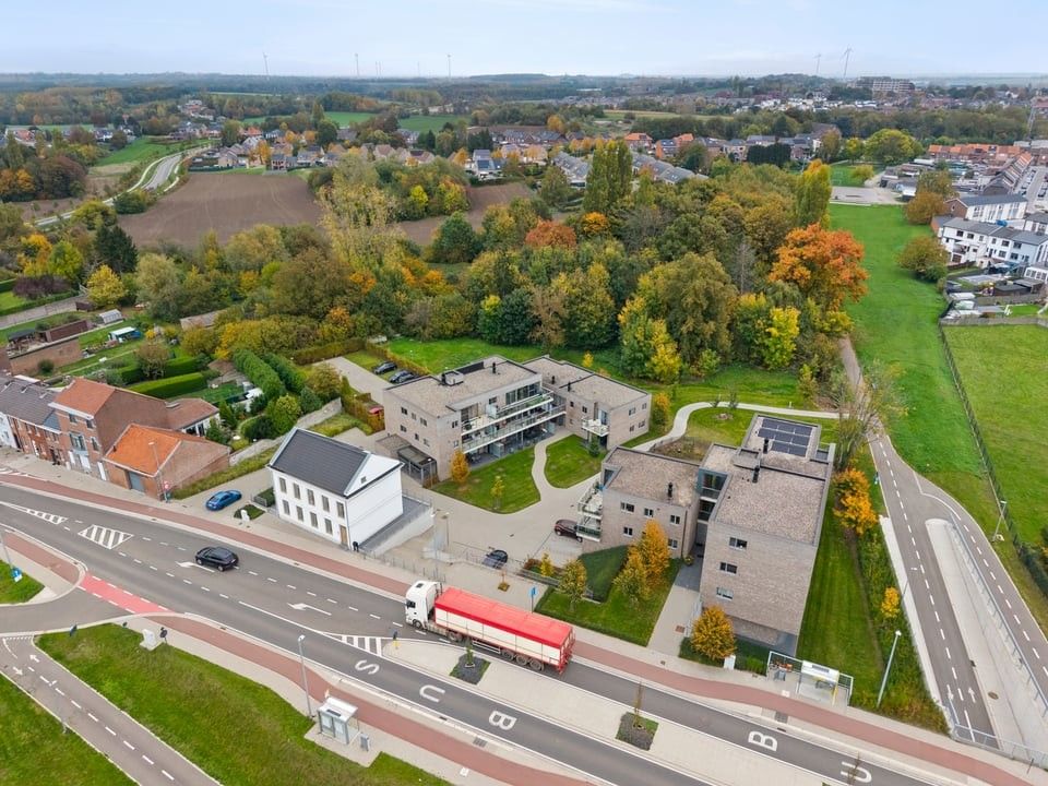 MODERN GELIJKVLOERS APPARTEMENT MET TERRAS EN STANPLAATS IN TONGEREN foto 28
