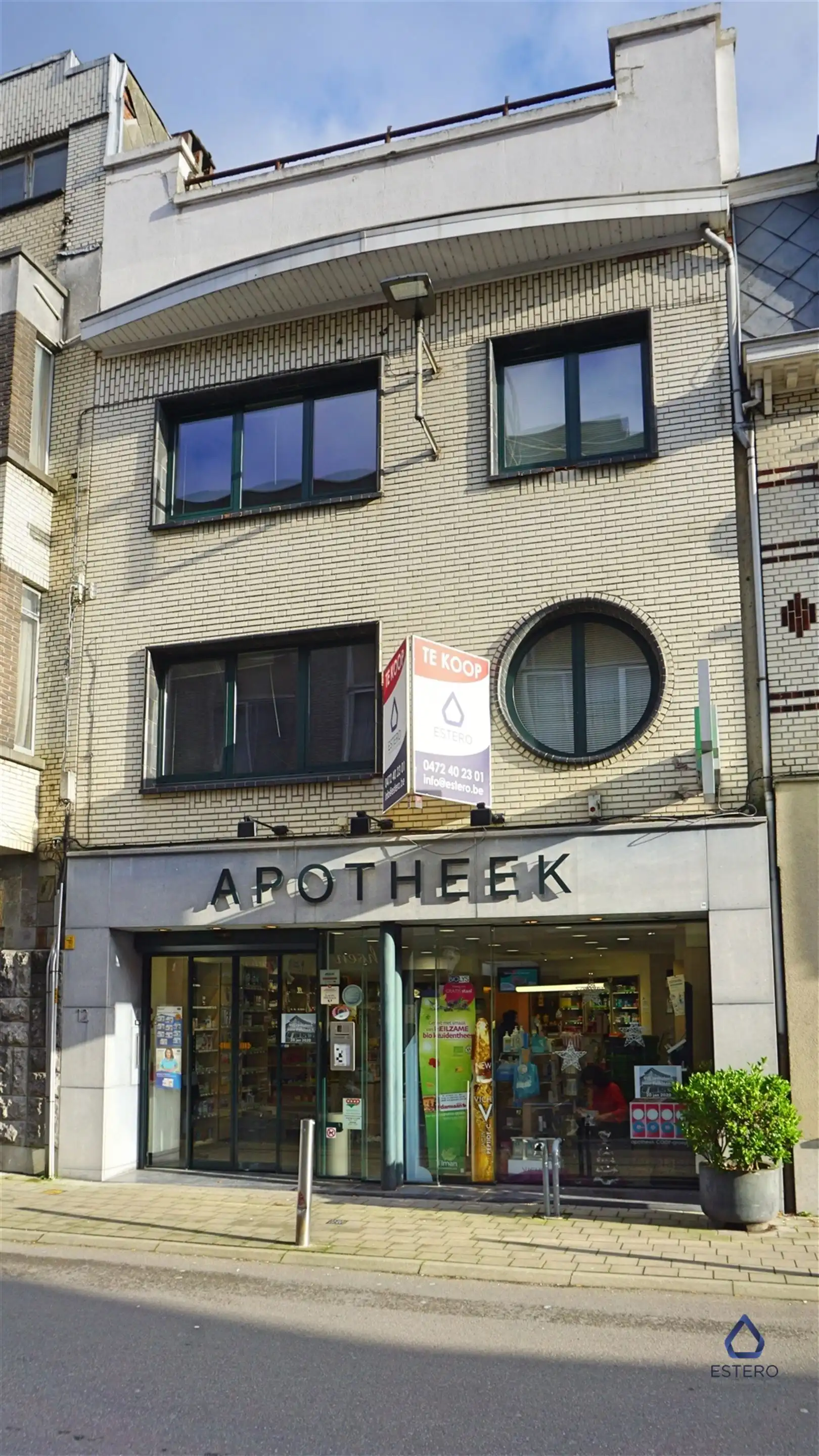 Handelspand + appartement vlakbij de markt van Sint-Niklaas foto {{pictureIndex}}