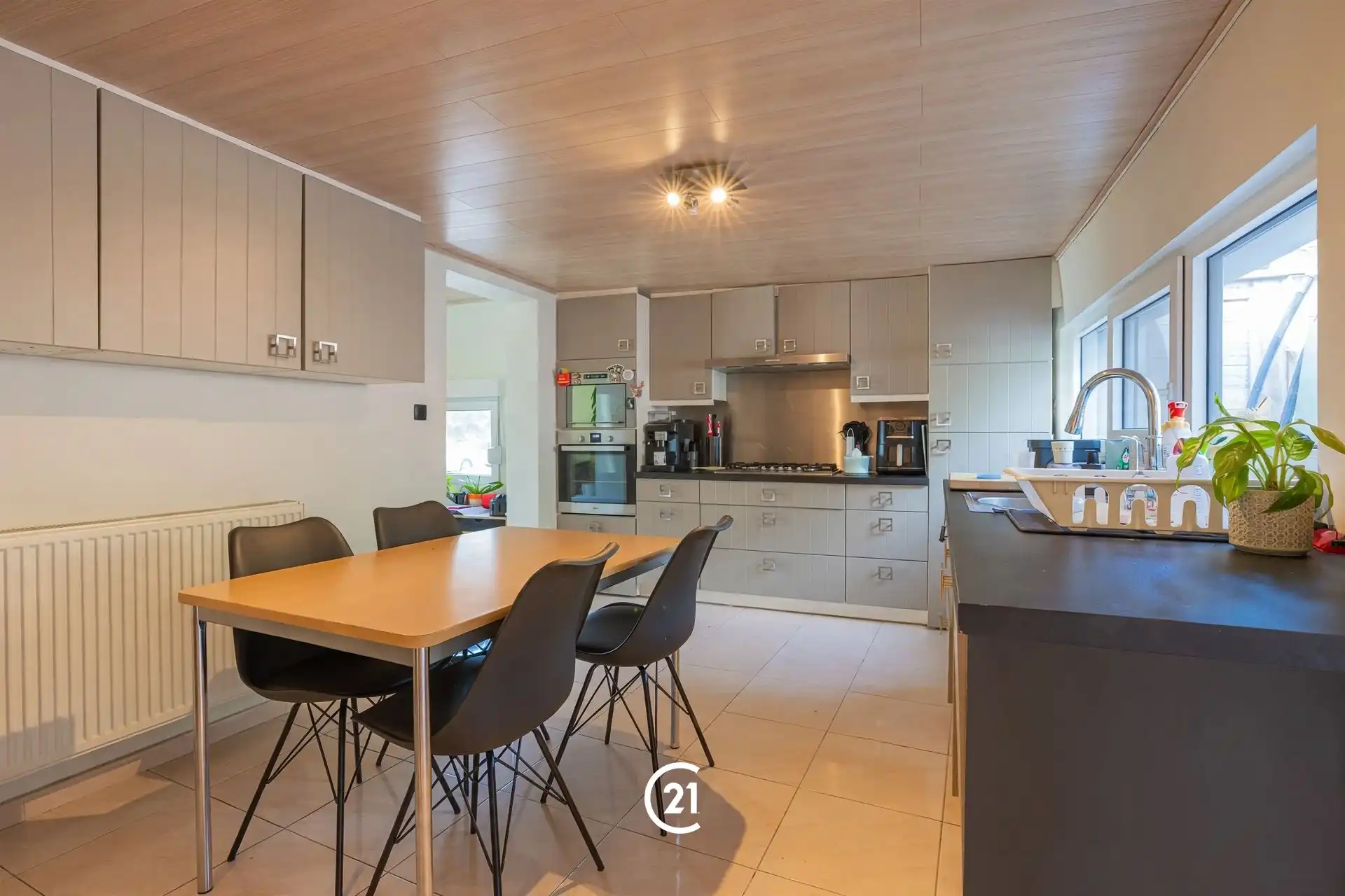 Gerenoveerde woning aan de rand van de stad foto 4
