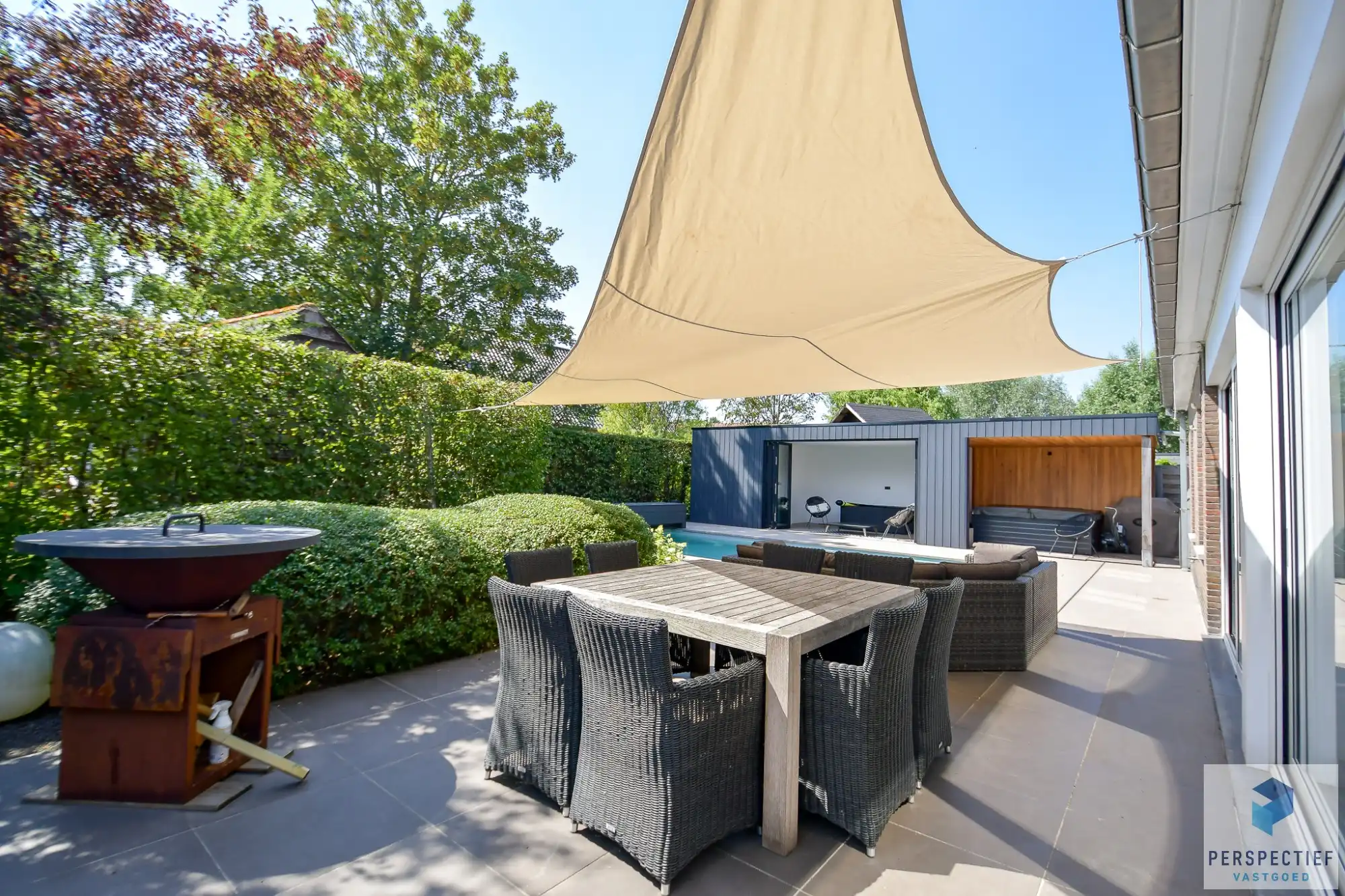 Ruime (254m²) instapklare gezinswoning met 4 slaapkamers, zwembad en poolhouse foto 9