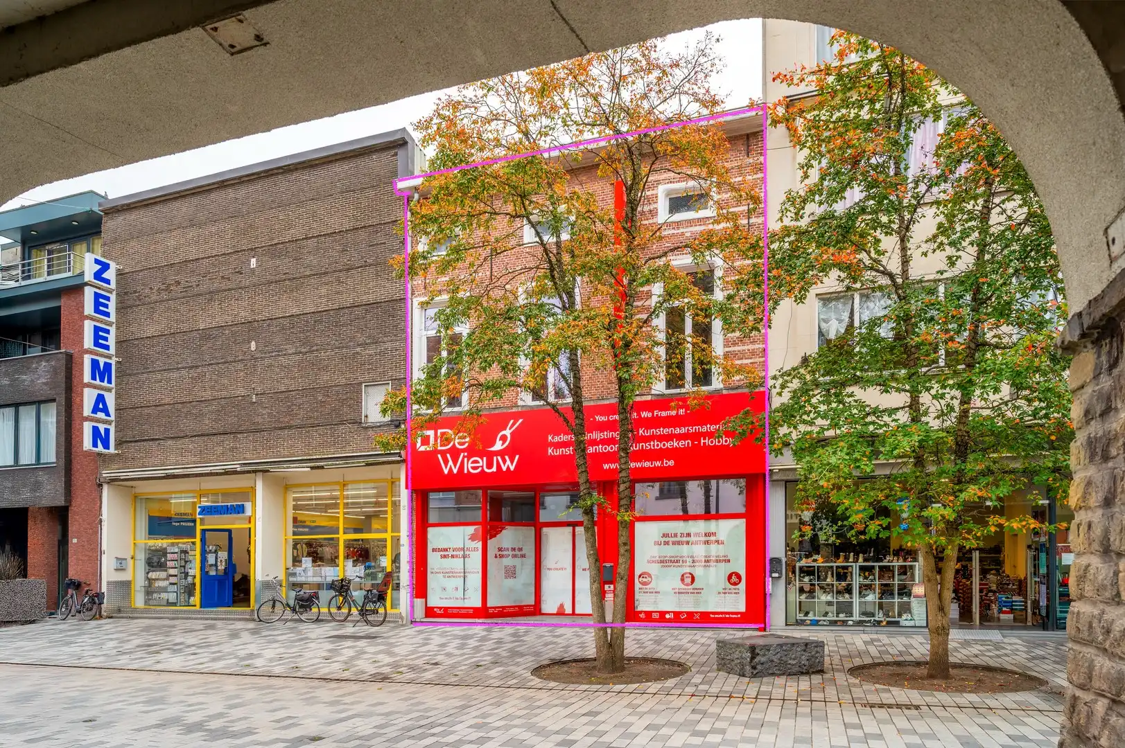 Grootwarenhuis met projectpotentieel – Stationstraat 107 / Regentiestraat 8, Sint-Niklaas foto {{pictureIndex}}