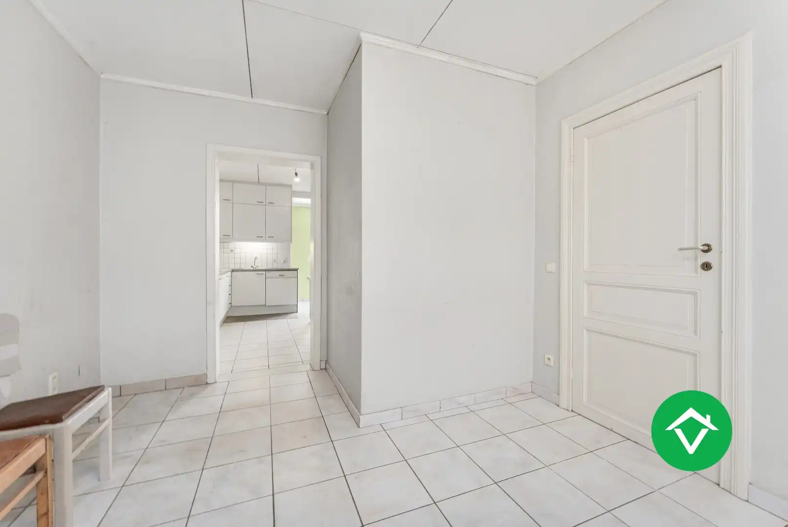 Ruim herenhuis met 4 slaapkamers en aparte garagebox in centrum Gistel foto 10