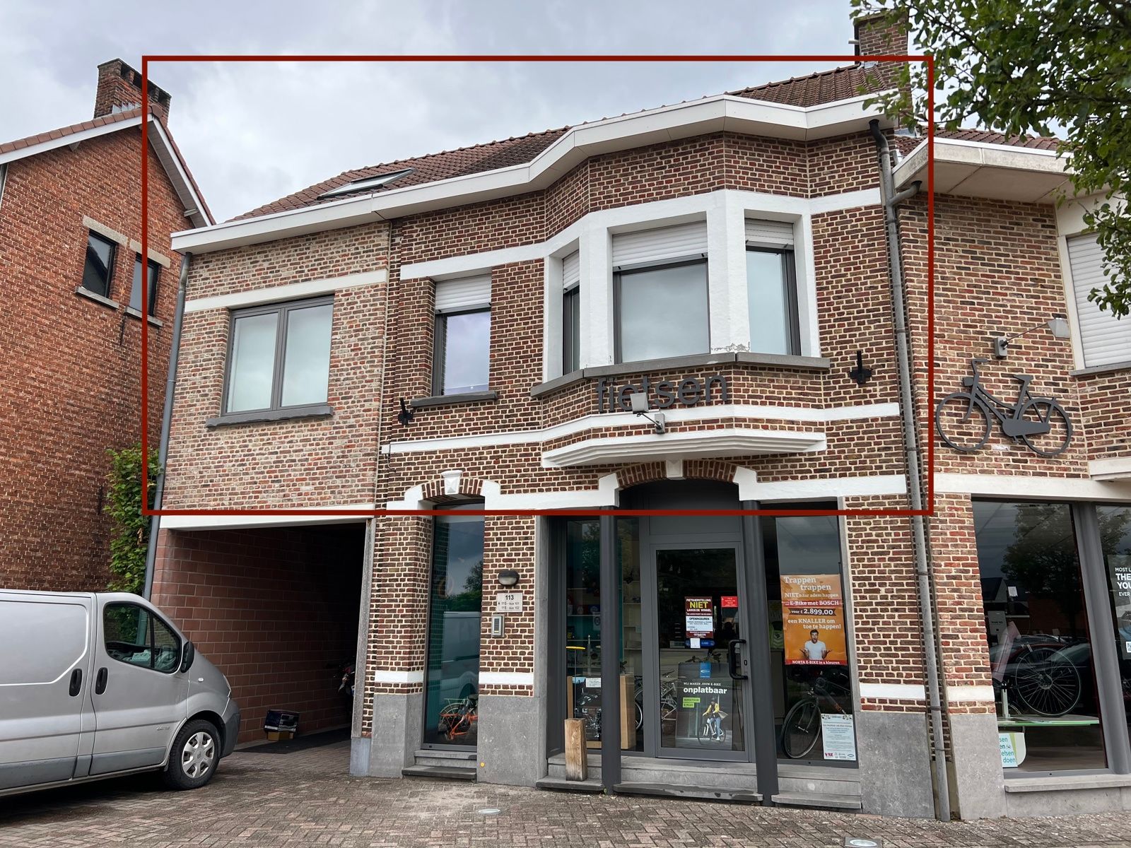Duplex in kleinschalig gebouw met 2 slpk en terras foto {{pictureIndex}}
