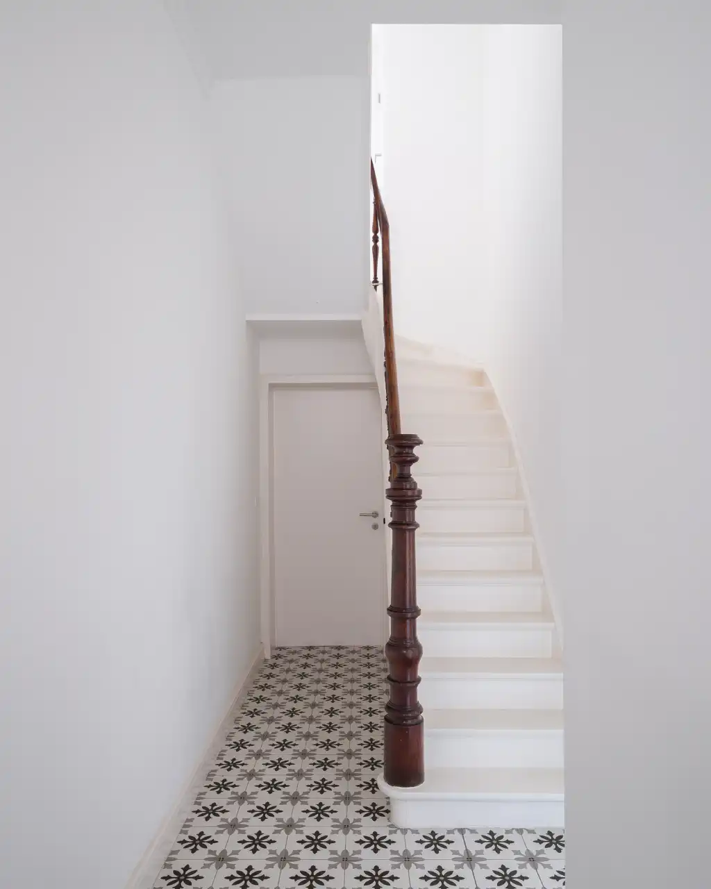 Karaktervolle gezinswoning met vier slaapkamers, twee badkamers en een mooi ingerichte buitenruimte foto 4