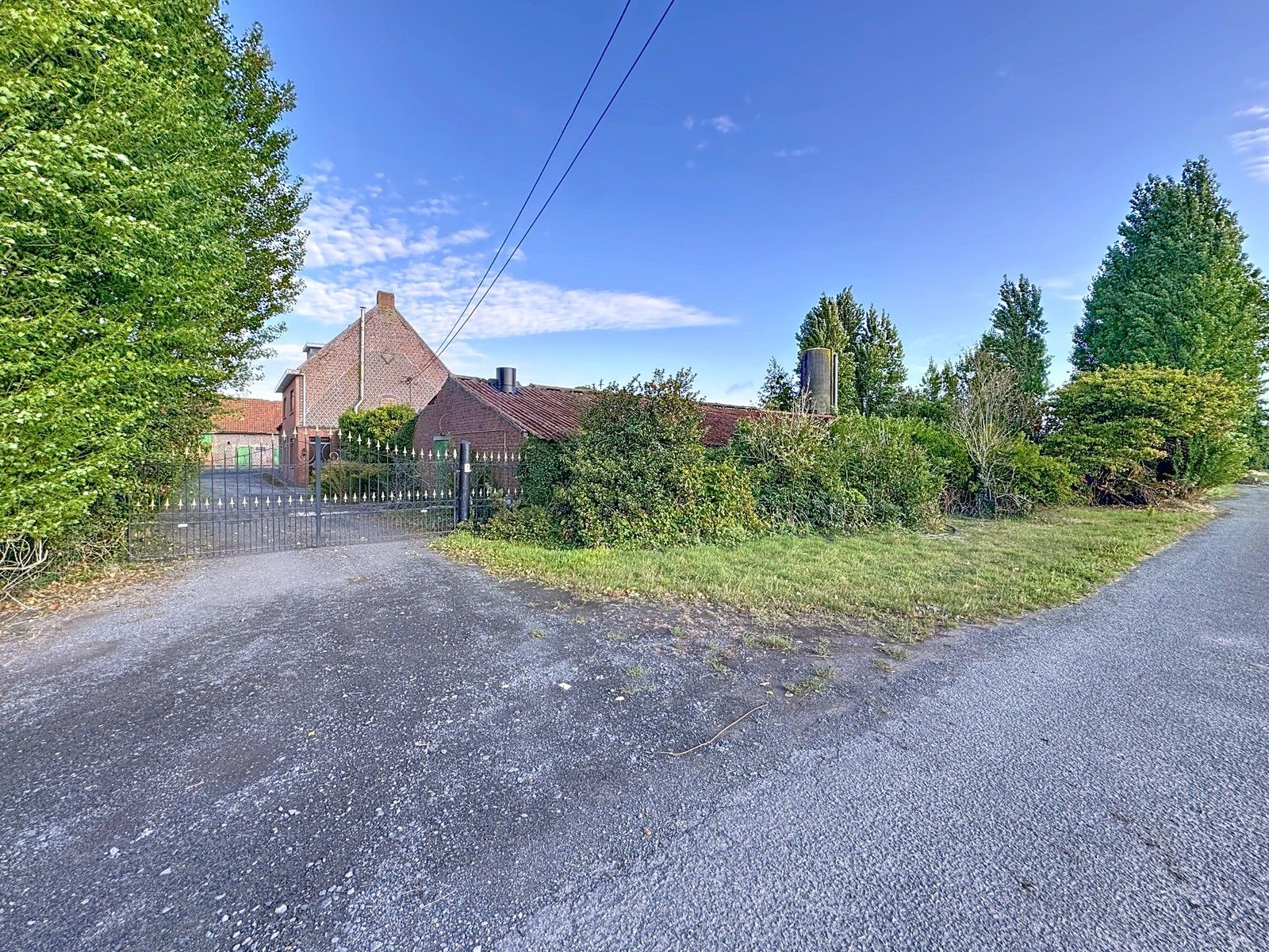 Te renoveren hoeve op crica 1 ha op GOEIE ligging! foto 6