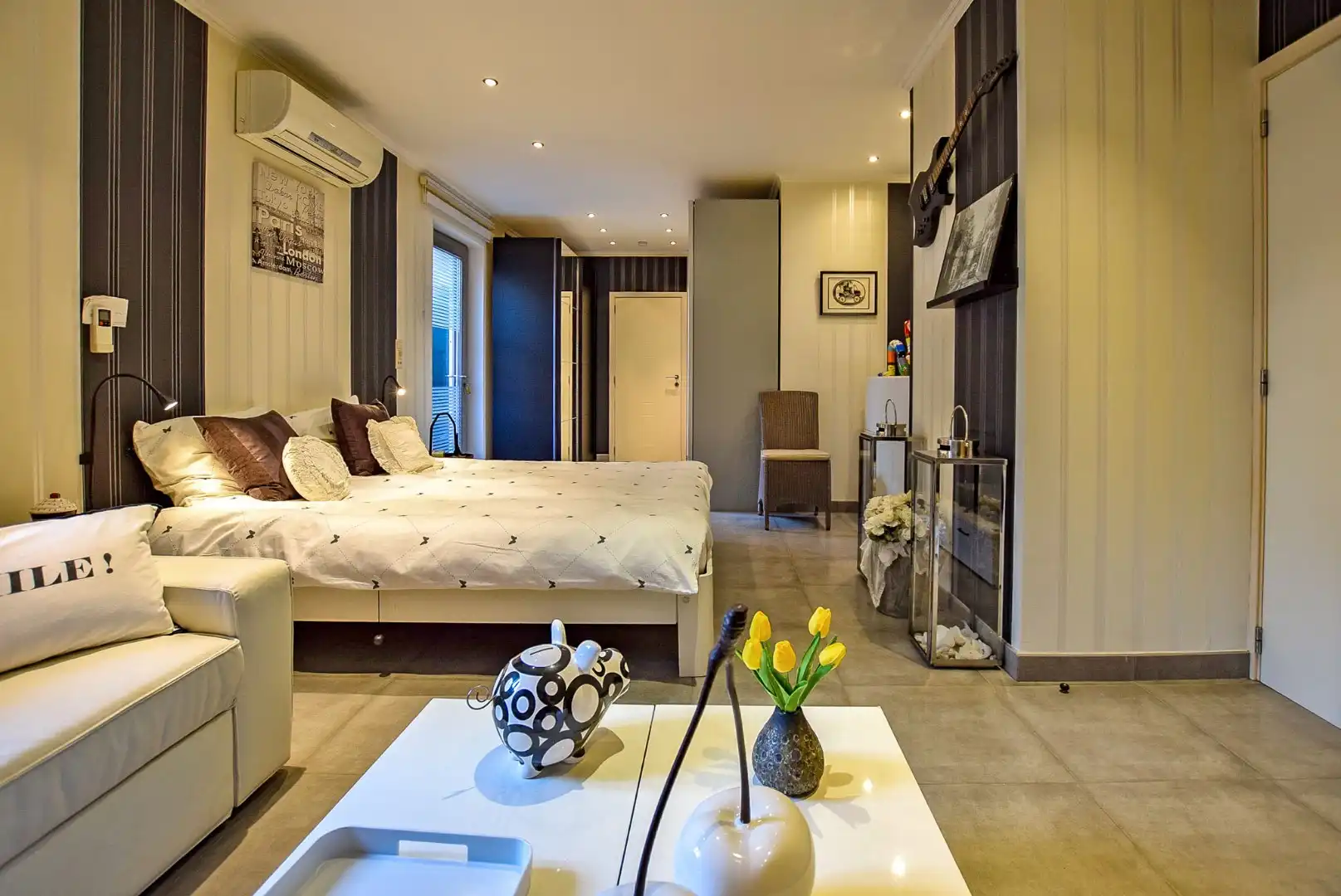 Prachtig onderhouden gelijkvloersappartement van maar liefst 175m² gelegen op 50m van het strand te Sint-Idesbald. foto 10