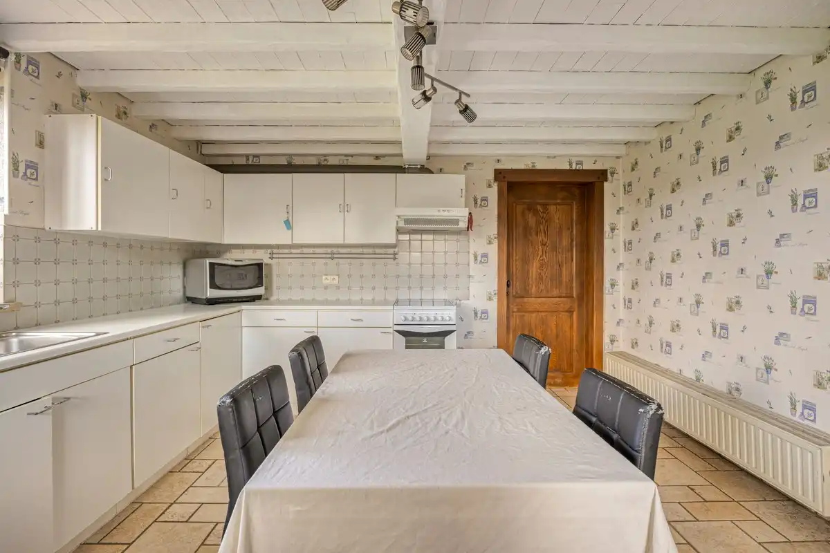 Zeer ruime landelijke woning met atelier en garages foto 6