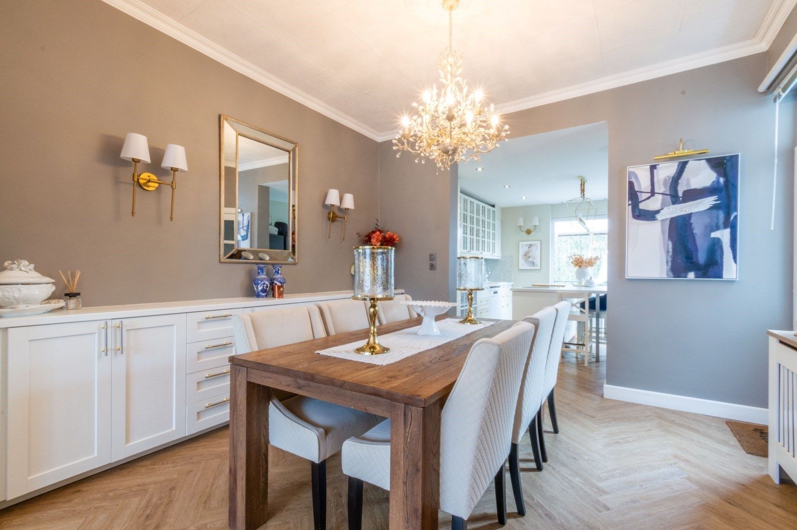 Ruime en gerenoveerde woning met 4 slaapkamers + garage! foto 3