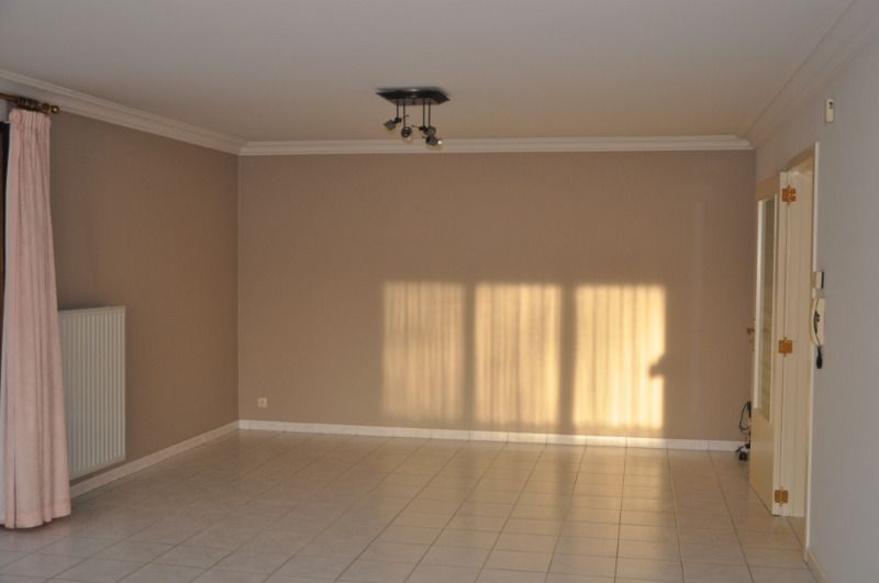 Ruim en gelijkvloers appartement met 2 slaapkamers en groot terras. foto 3