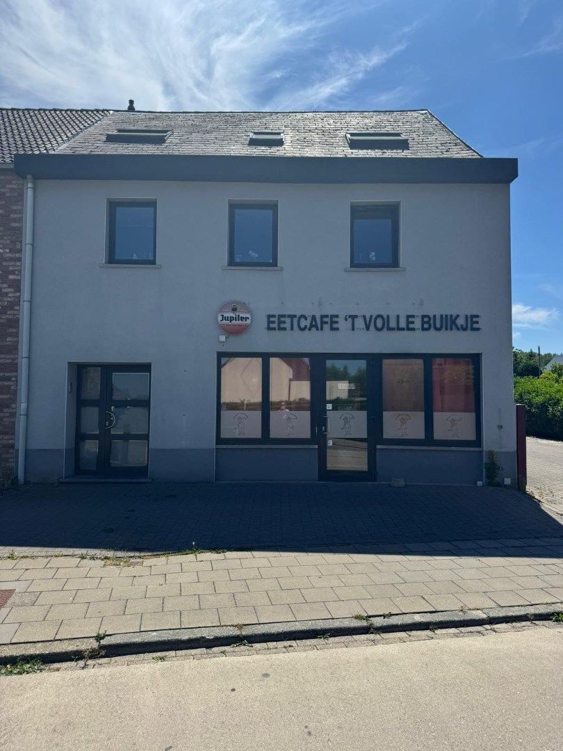 een handelshuis met woongelegenheid - (voormalig restaurant 't volle buikje) foto {{pictureIndex}}