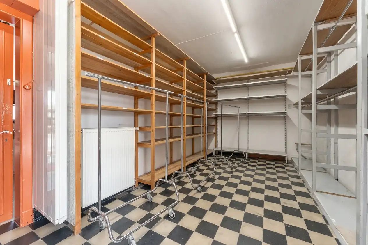 Unieke handelswoning met uitstekend draaiende winkel in centrum Beveren! foto 10
