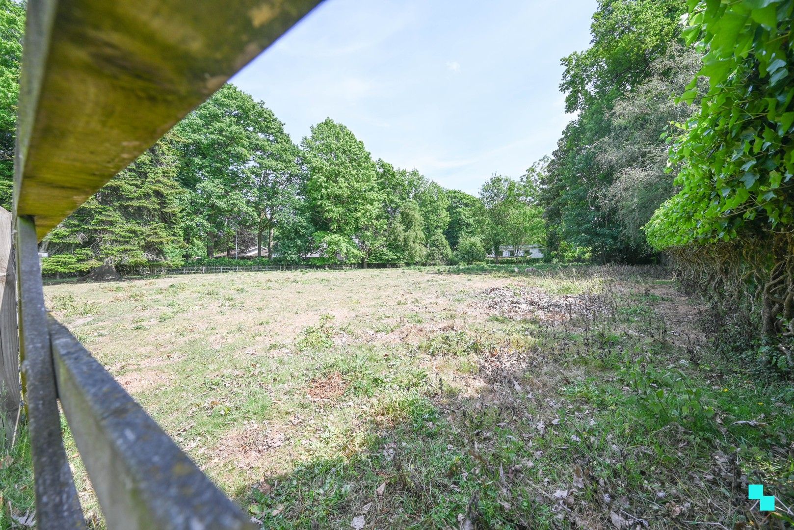 Exclusieve bouwgrond te Wielsbeke foto {{pictureIndex}}