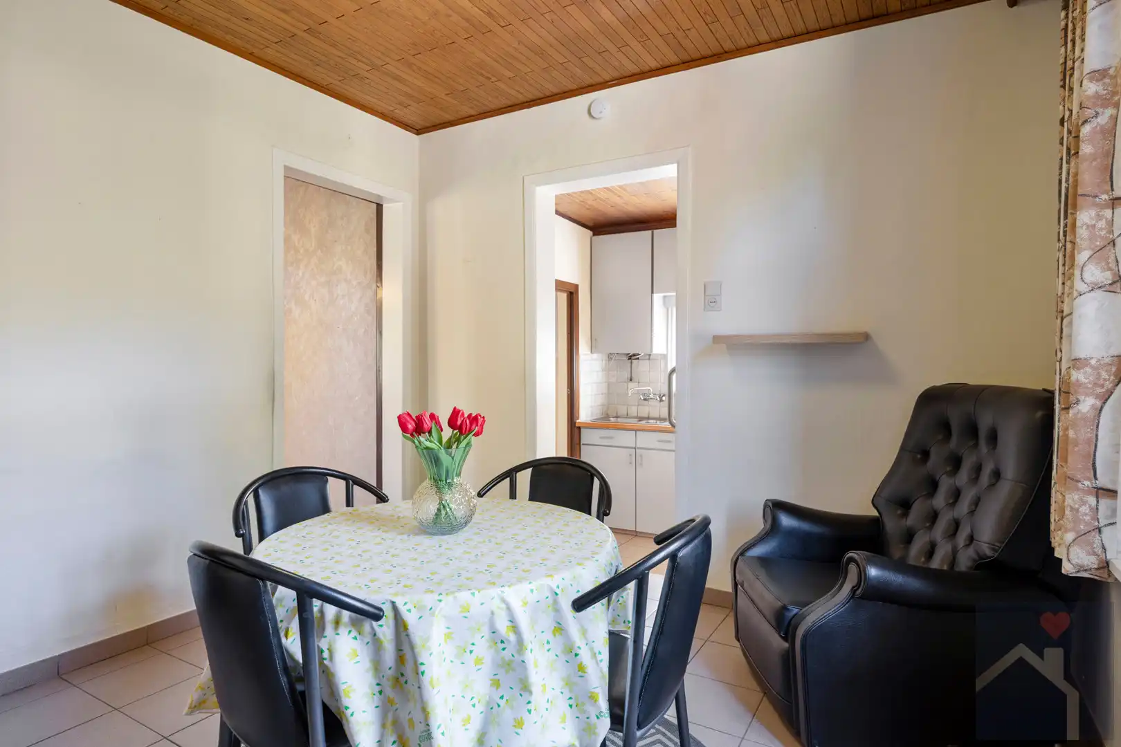 Charmante woning met karakter en renovatiemogelijkheden foto 14