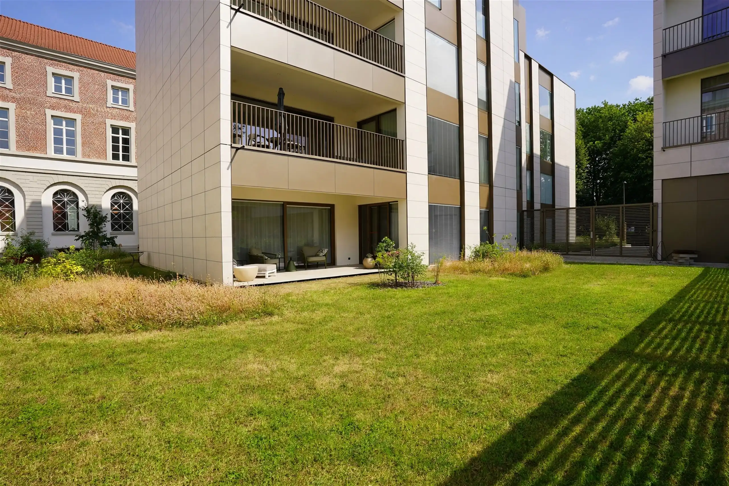Park appartement met gemeenschappelijk zwembad en garage foto 25