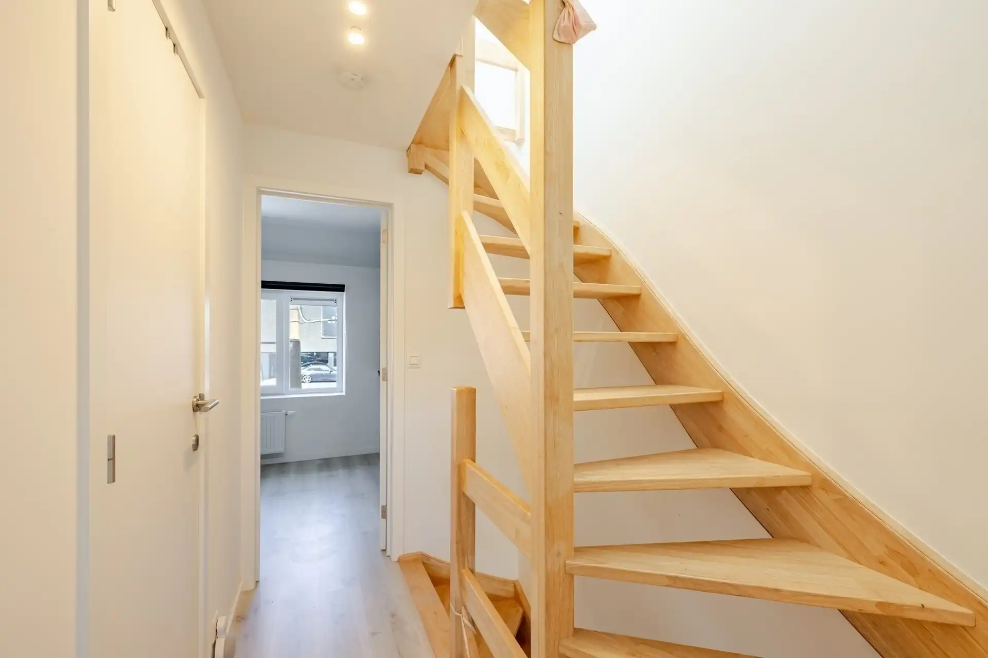 Prachtig gerenoveerde woning met 3 slks en tuin foto 16