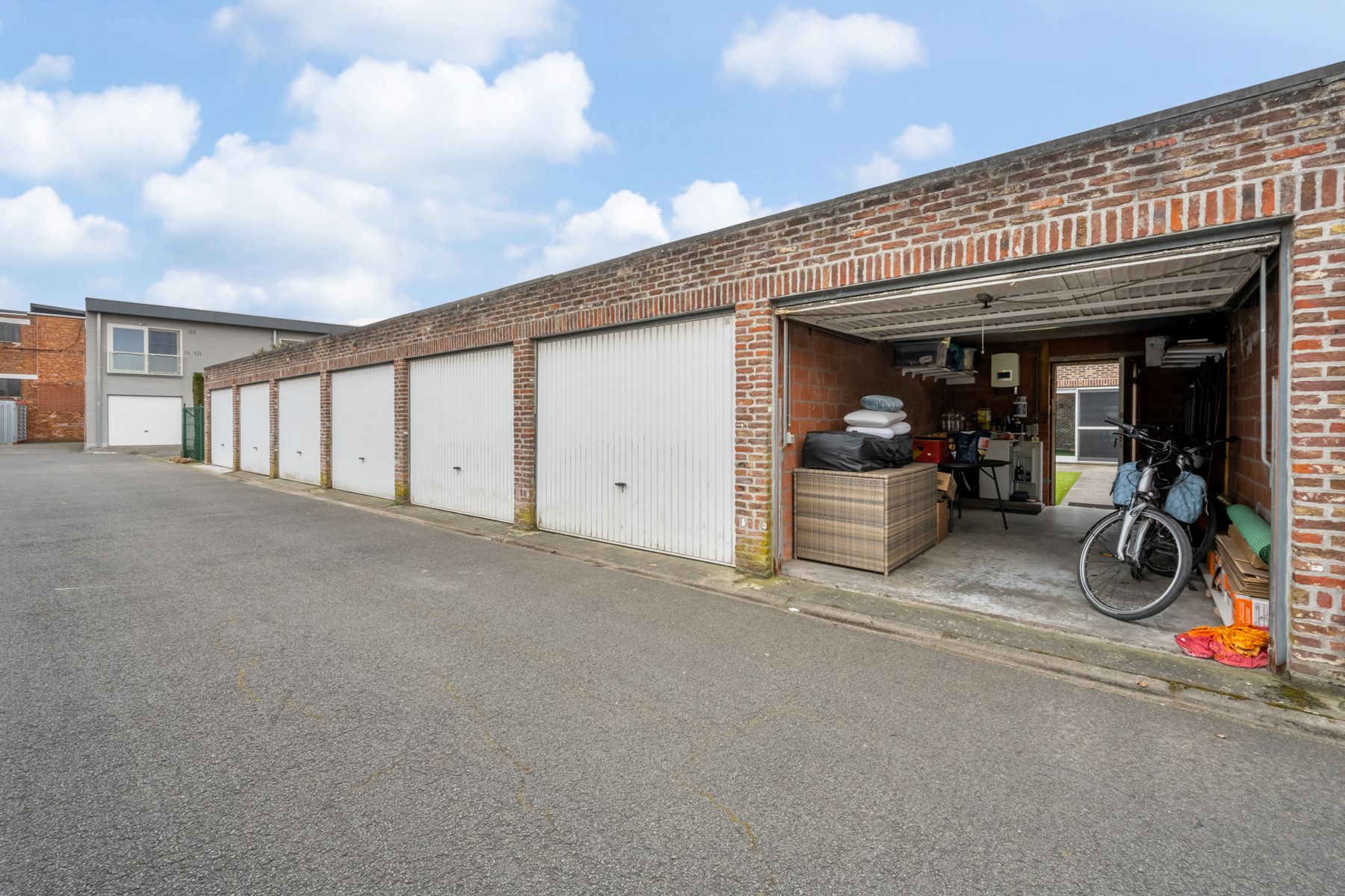 Gelijkvloers appartement met zonnig terras en aparte garage! foto 16