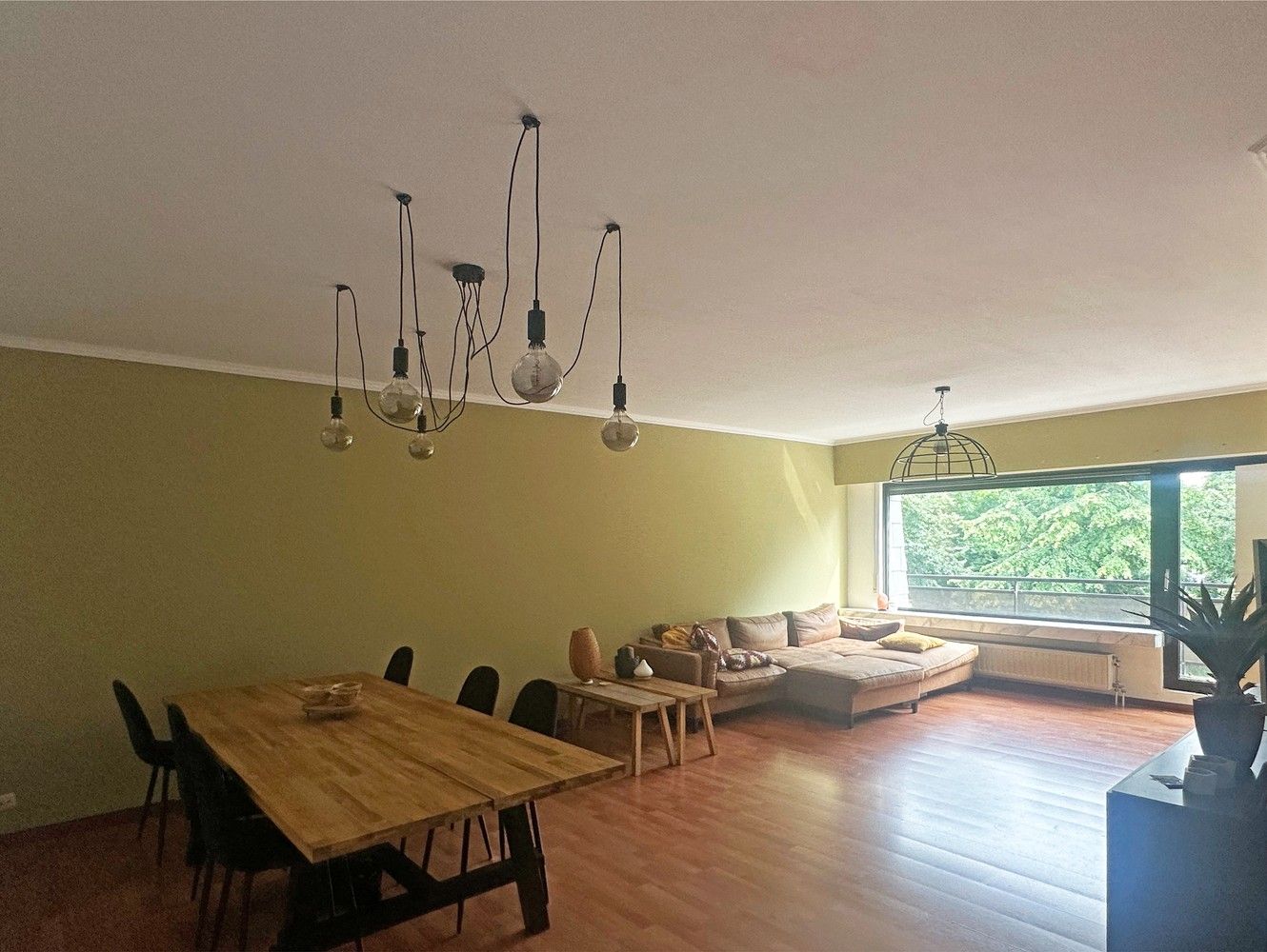 Gunstig centraal gelegen 2-slaapkamerappartement met garagebox foto 2