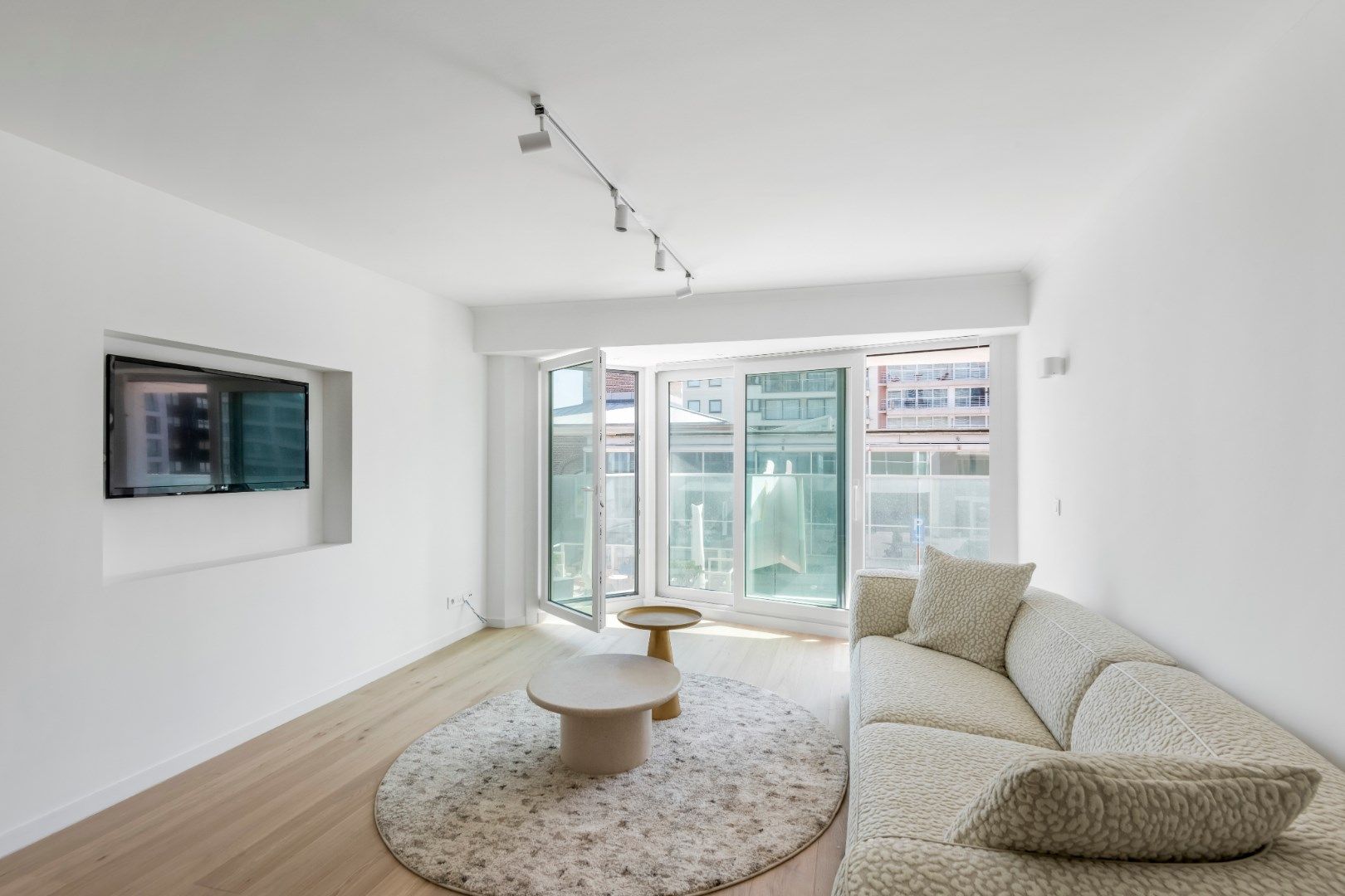 Zonnig, instapklaar appartement met prachtig zeezicht, gelegen op het Lichttorenplein. foto 4