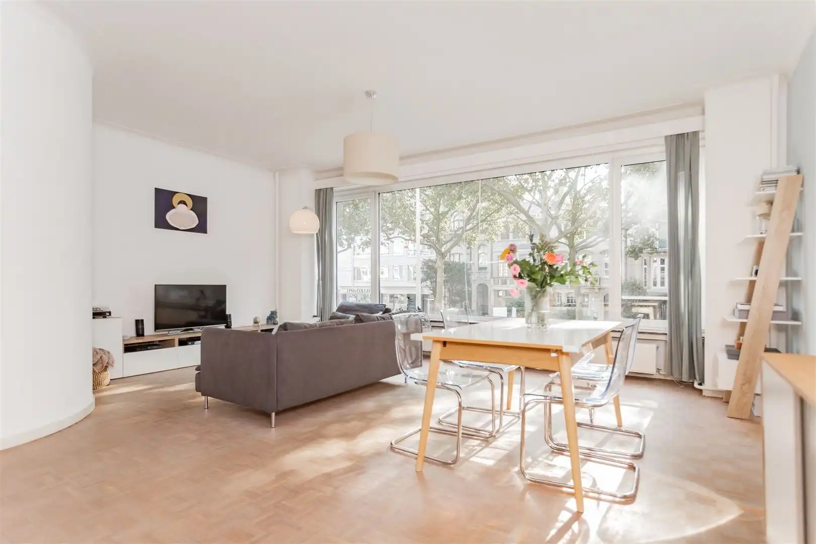 Modern appartement met 3 slaapkamers  foto 2