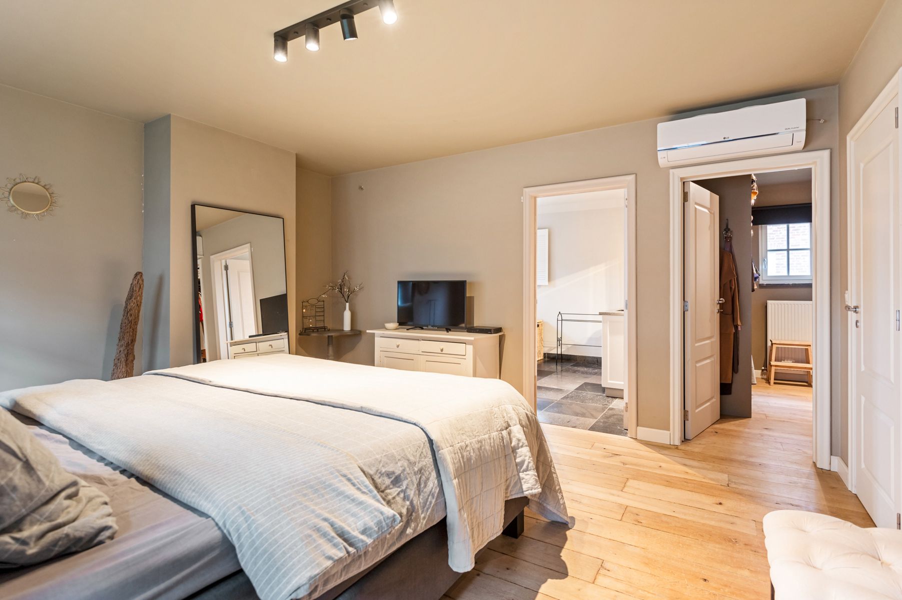 Hoogwaardig afgewerkte woning met bijgebouw op 587 m2  foto 22