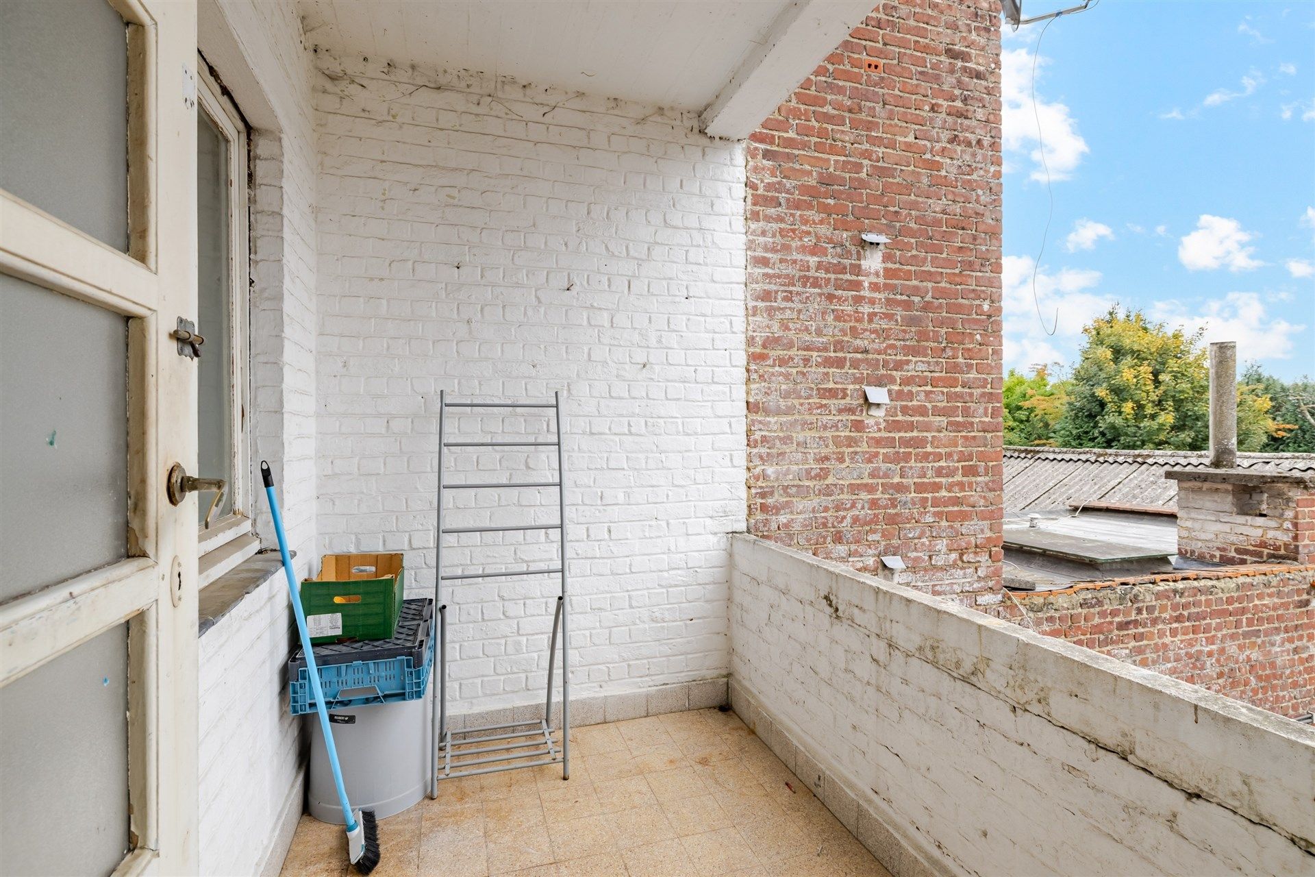 Renovatieproject bestaande uit 3 appartementen + 1 huis + 8 garageboxen foto 17