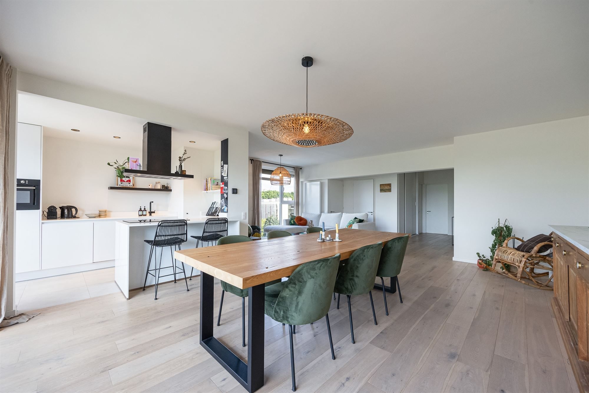 Instapklaar en lichtrijk hoekappartement nabij het Rooi foto 2