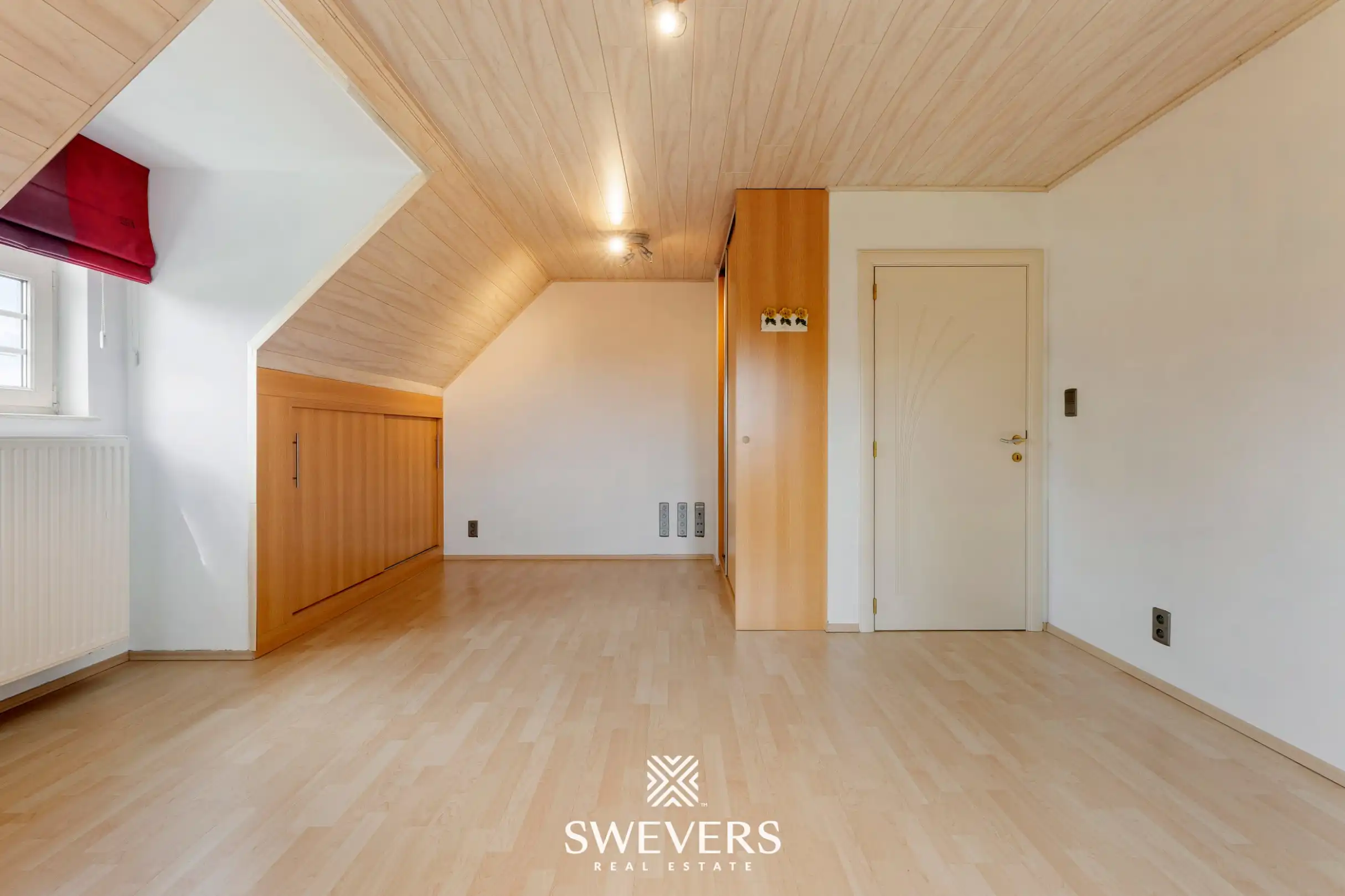 Ruime en instapklare villa met 5 slaapkamers op een perceel van 22a 96ca foto 32