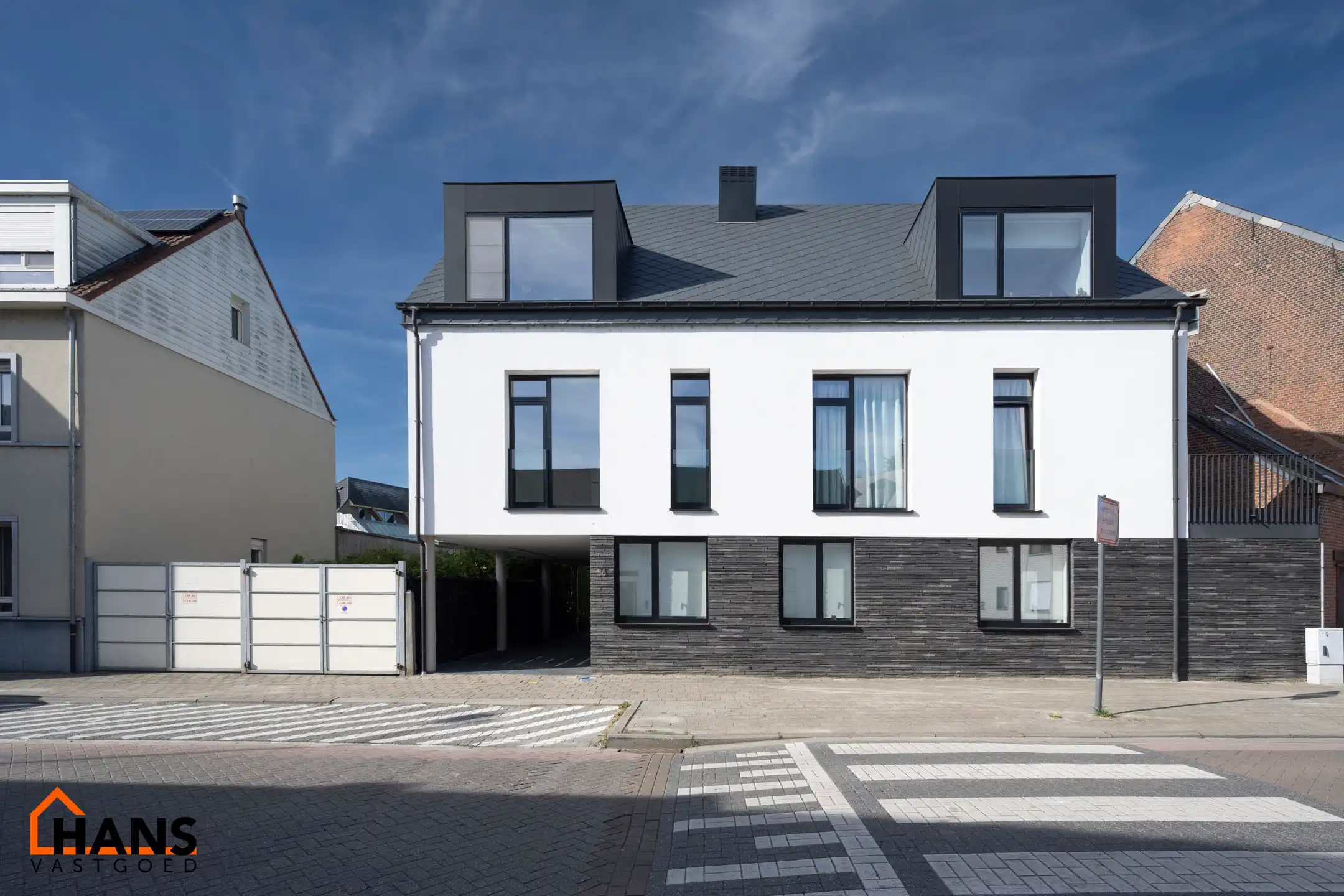 Recent appartement. foto {{pictureIndex}}