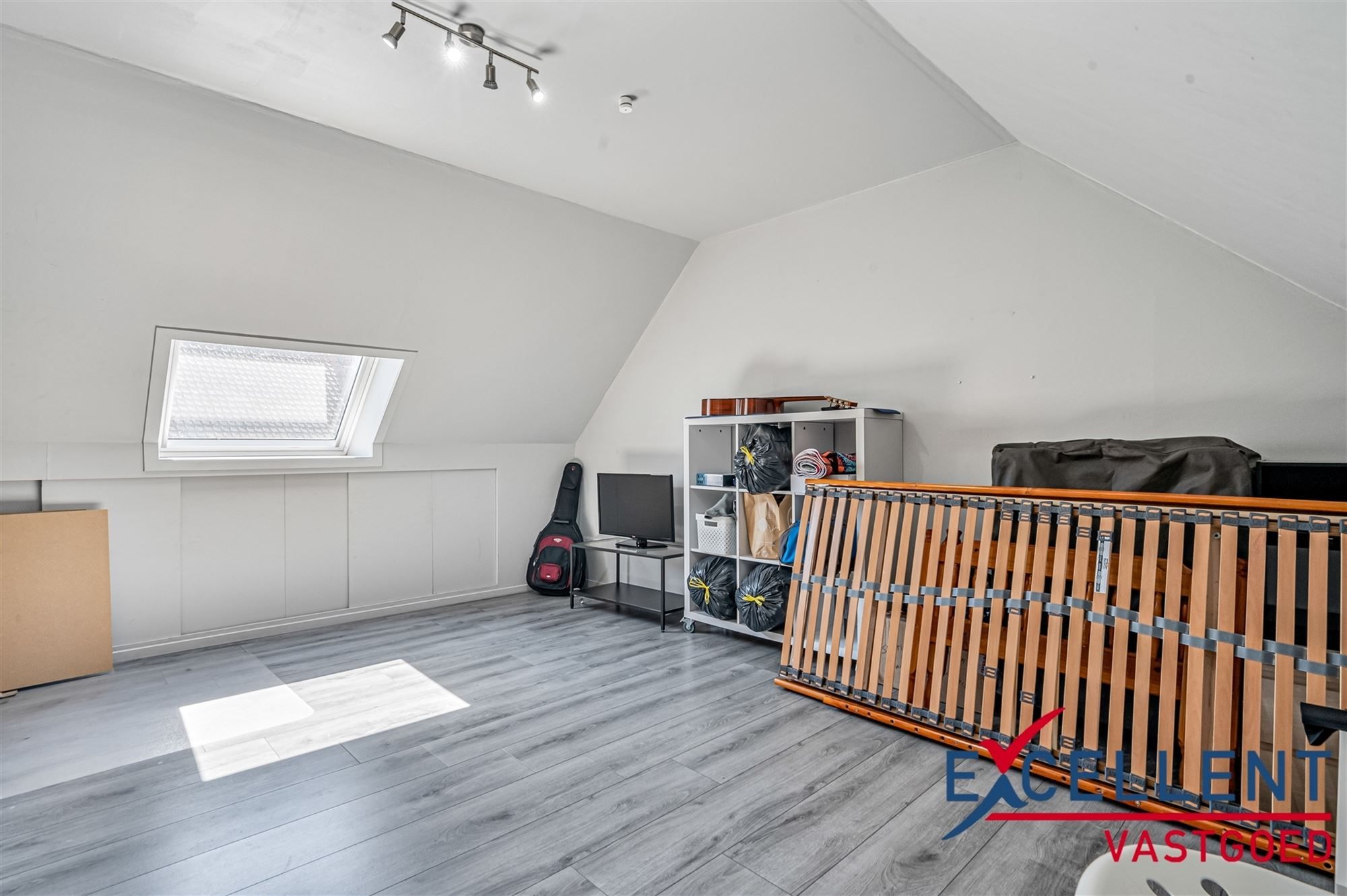 Instapklare en gerenoveerde woning centrum Deinze te koop foto 8