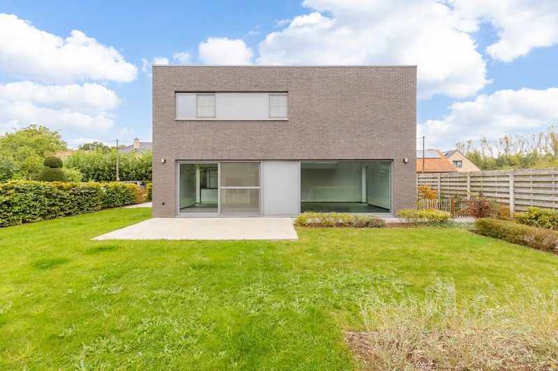 Hedendaags woonhuis met 3 slaapkamers en tuin foto 3