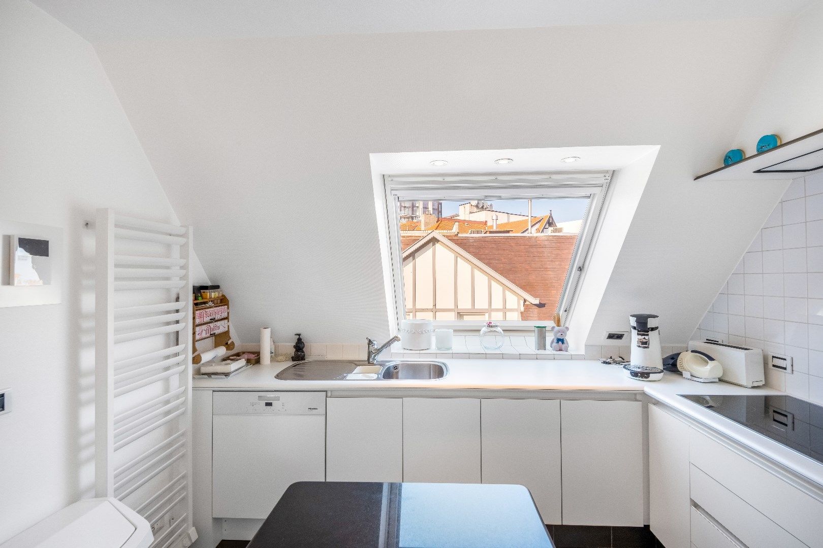 Uniek gelegen appartement (plateau) in een villa residentie met weidse zichten op enkele passen van het Albertplein en de Zeedijk.  foto 9