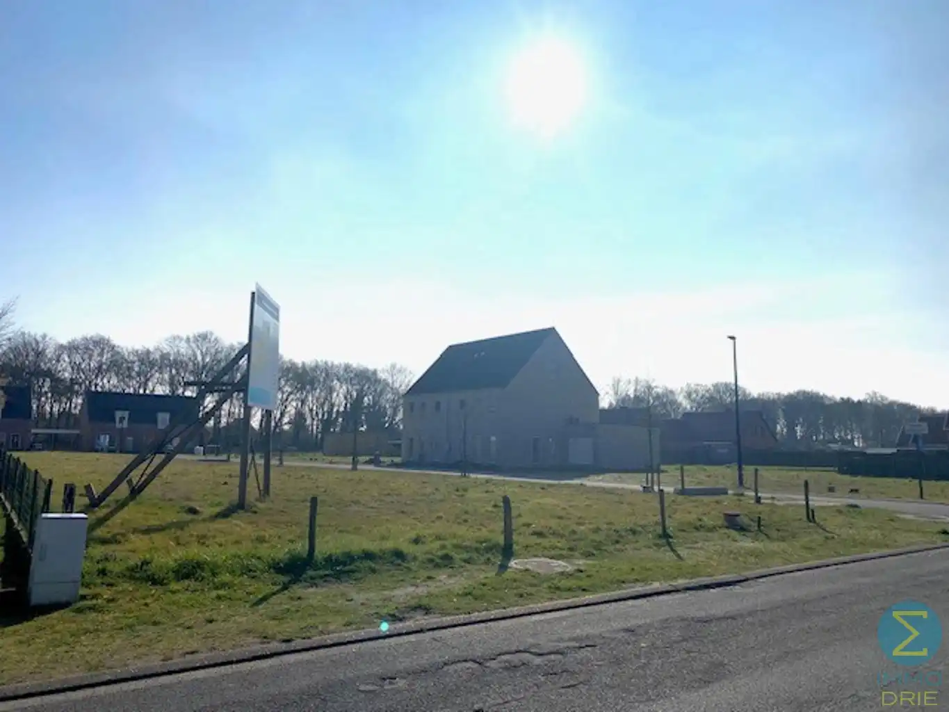 Rustig gelegen bouwgrond voor open bebouwing - 885m² foto 3