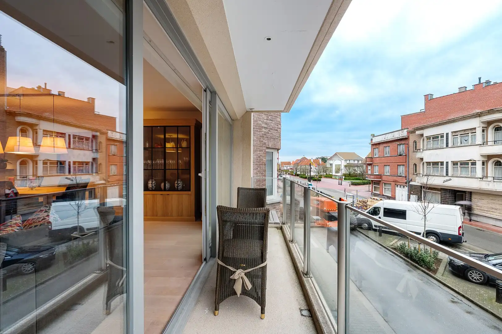 Lichtrijk appartement van 100 m² met terras, gelegen in de Koningslaan. foto 5