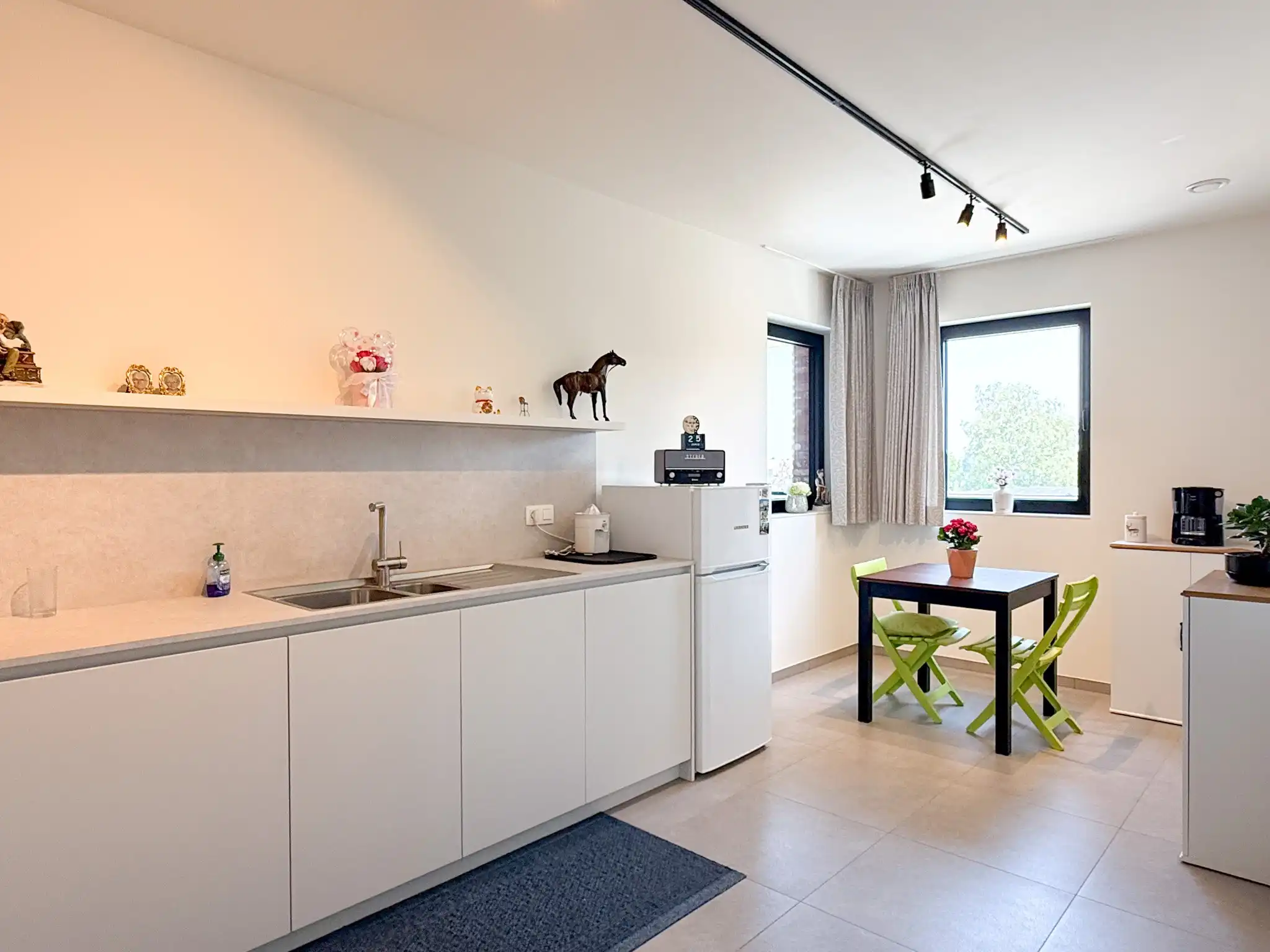 Ruim  nieuwbouwappartement van 113m² met twee slaapkamers , terras en autostaanplaats foto 7