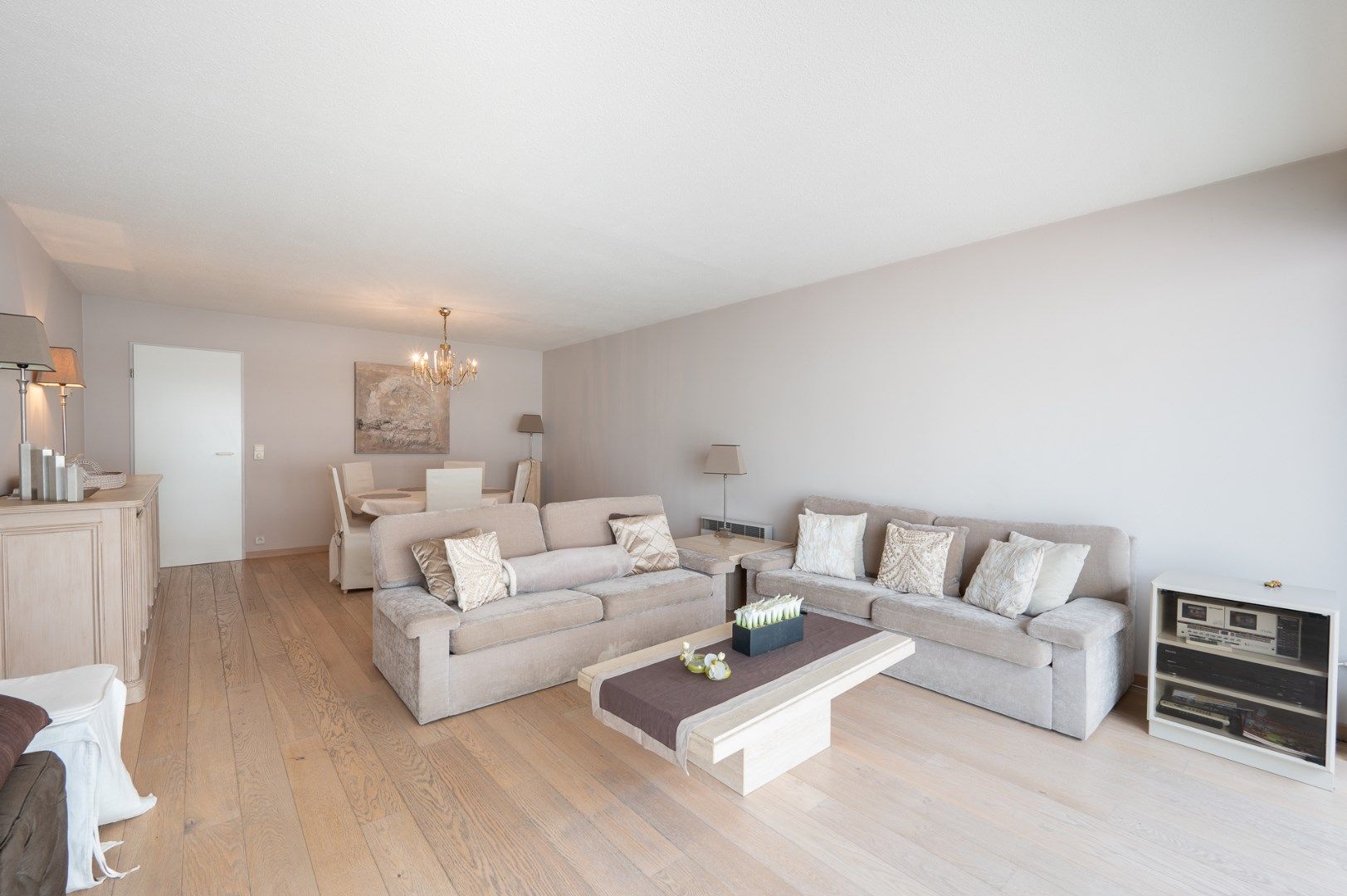 RES. MAYFAIR - KUSTLAAN  foto {{pictureIndex}}