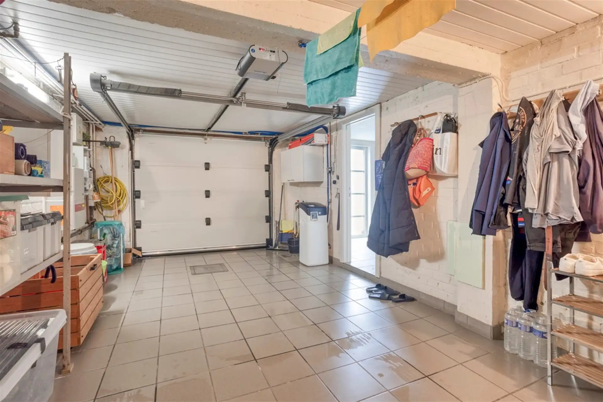 Gezinswoning met 3 slaapkamers, tuin en garage in rustige straat foto 27