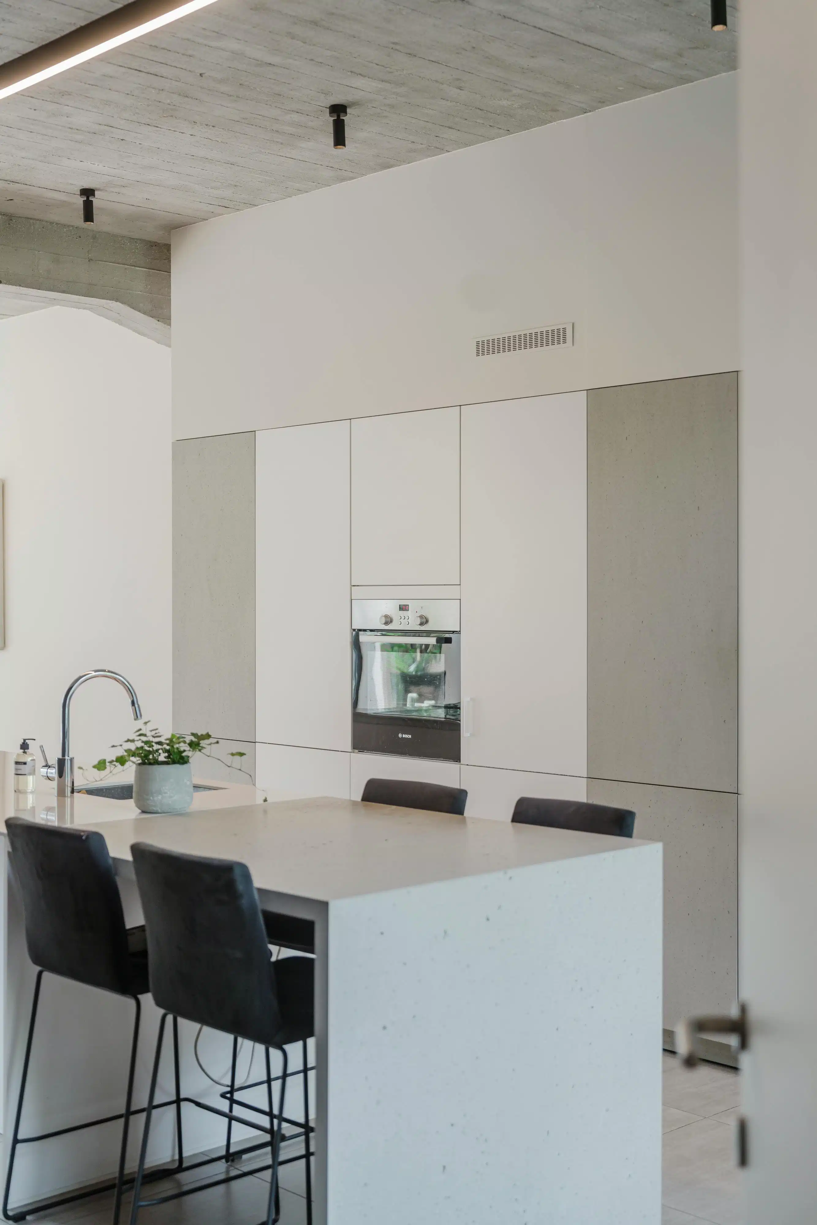Architecturale woning met uniek loftgevoel in Kortrijk foto 9