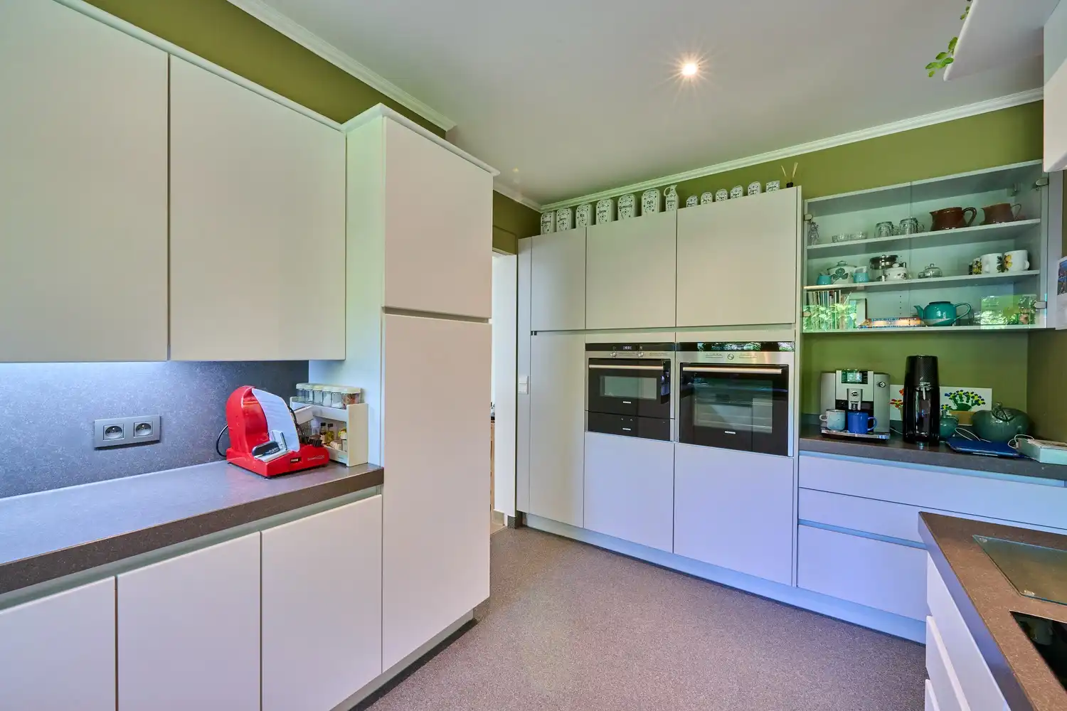 Karaktervolle energiecorrecte vrijstaande woning met praktijkruimte, 4/5 slaapkamers en zuidgerichte parktuin foto 10