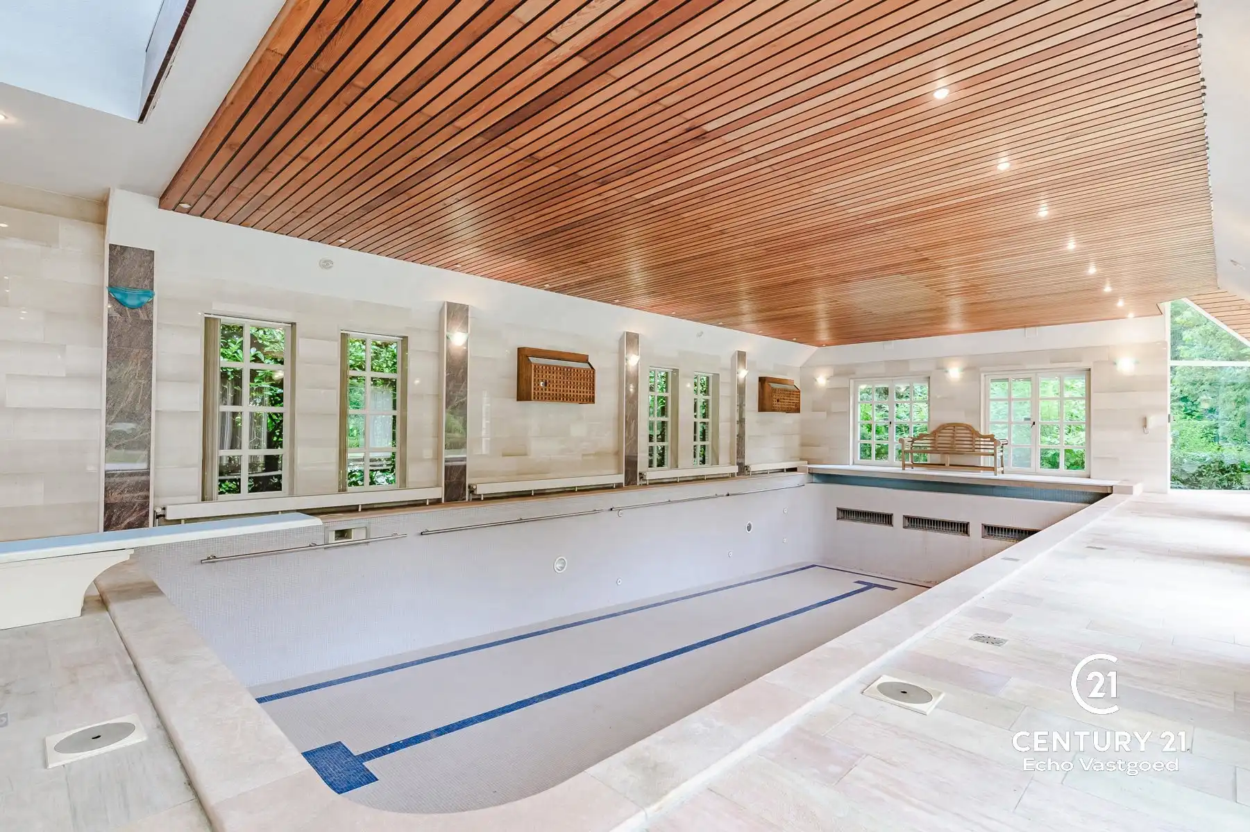 Ruime villa met kantoor, binnenzwembad, mooie tuin op 3172m² foto 11