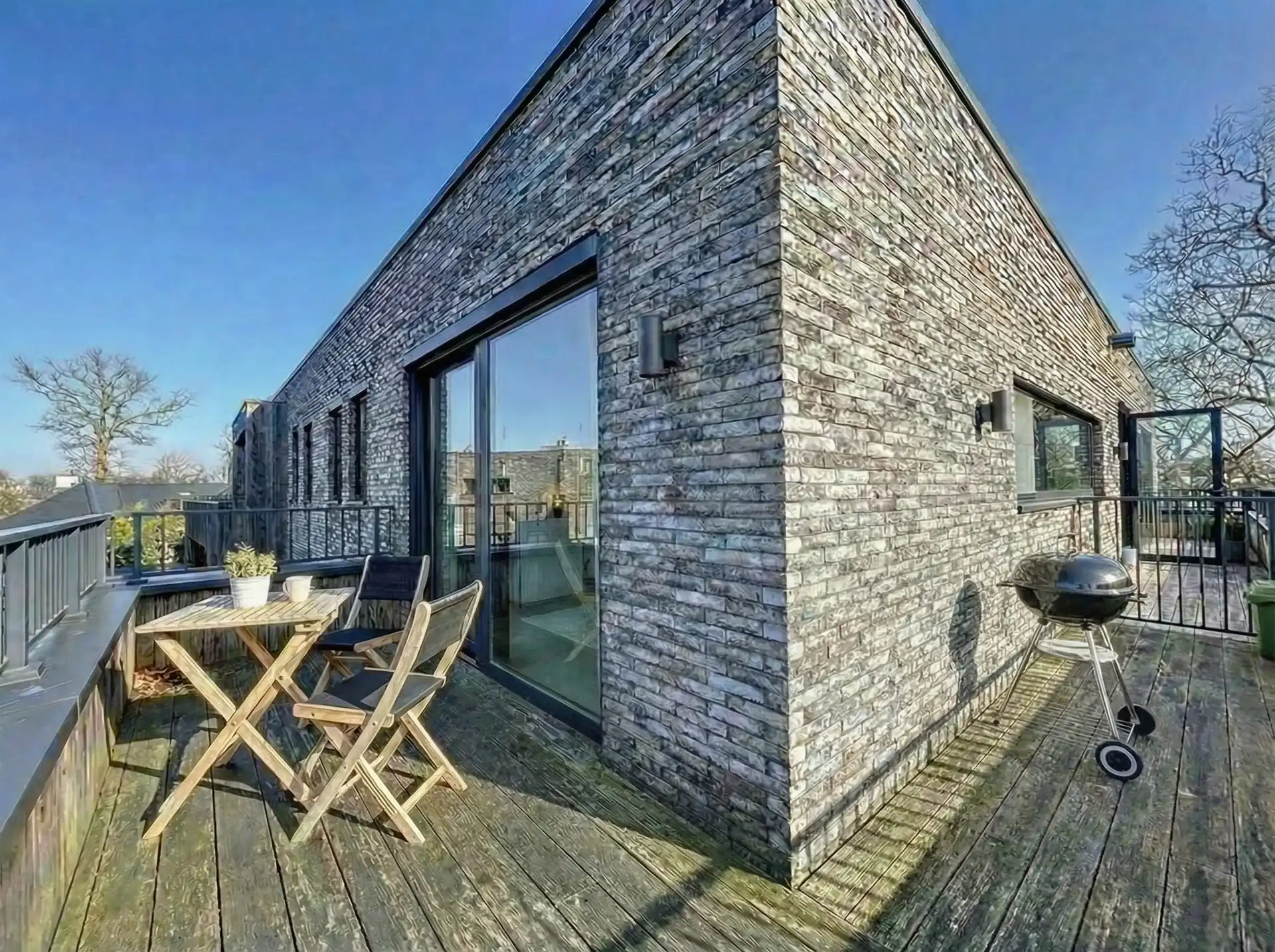 Moderne assistentiewoning met ondergrondse autostaanplaats en berging foto 8