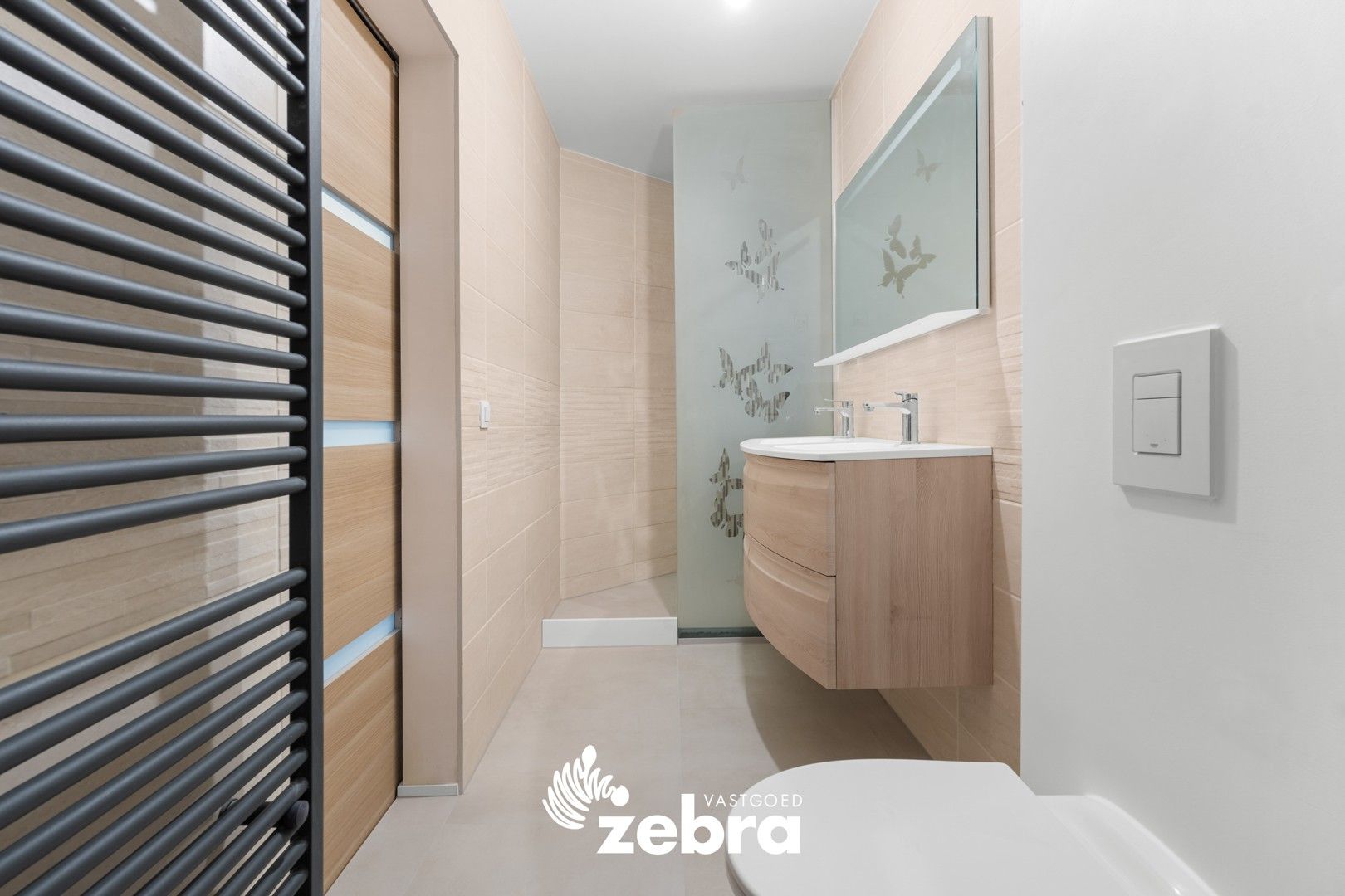 Gerenoveerde woning met 4 slaapkamers en 2 badkamers te Roeselare! foto 10