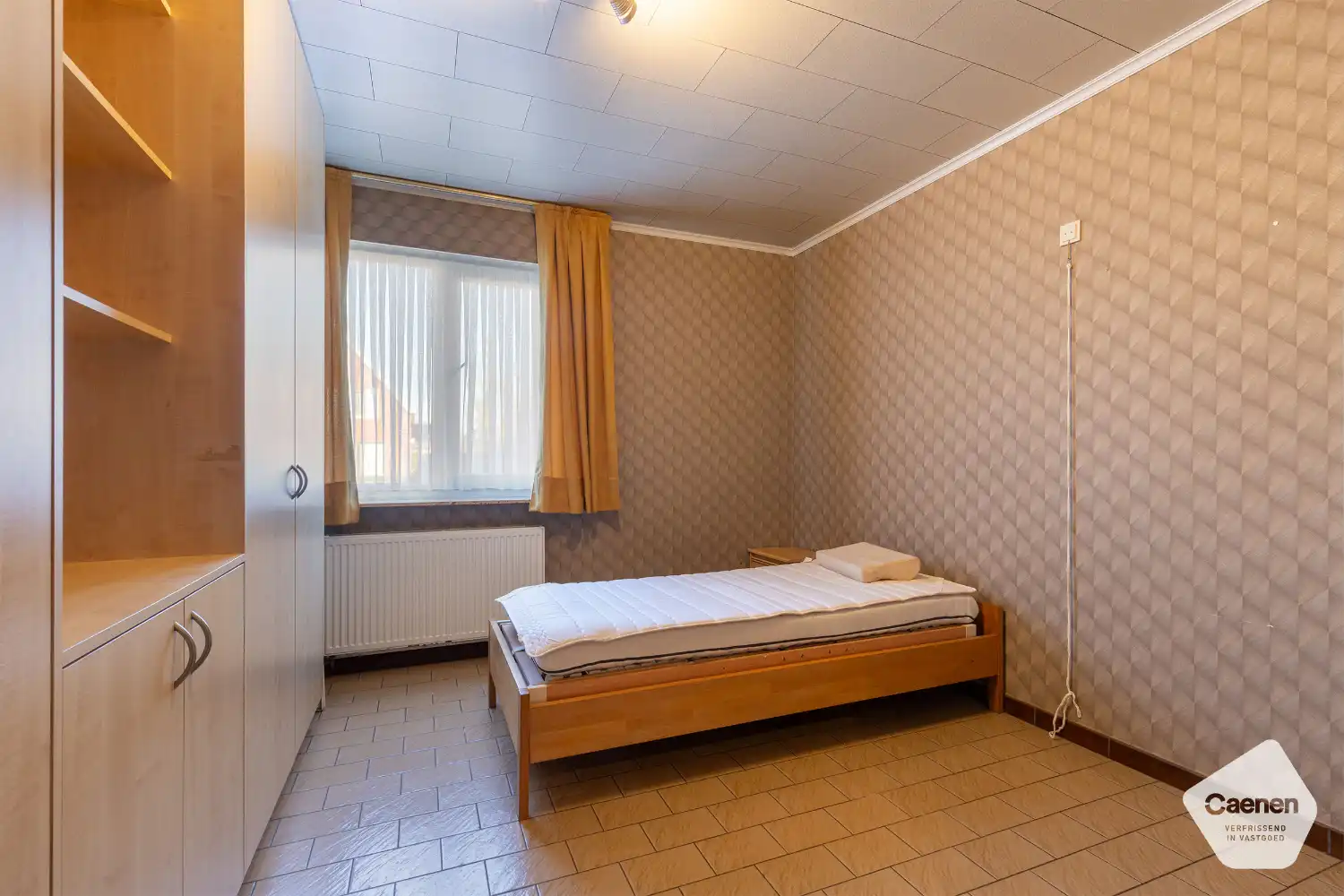 Vrijstaande stevige woning met 3 slaapkamers, inpandige garage en een tuin met prachtige uitzichten. foto 7