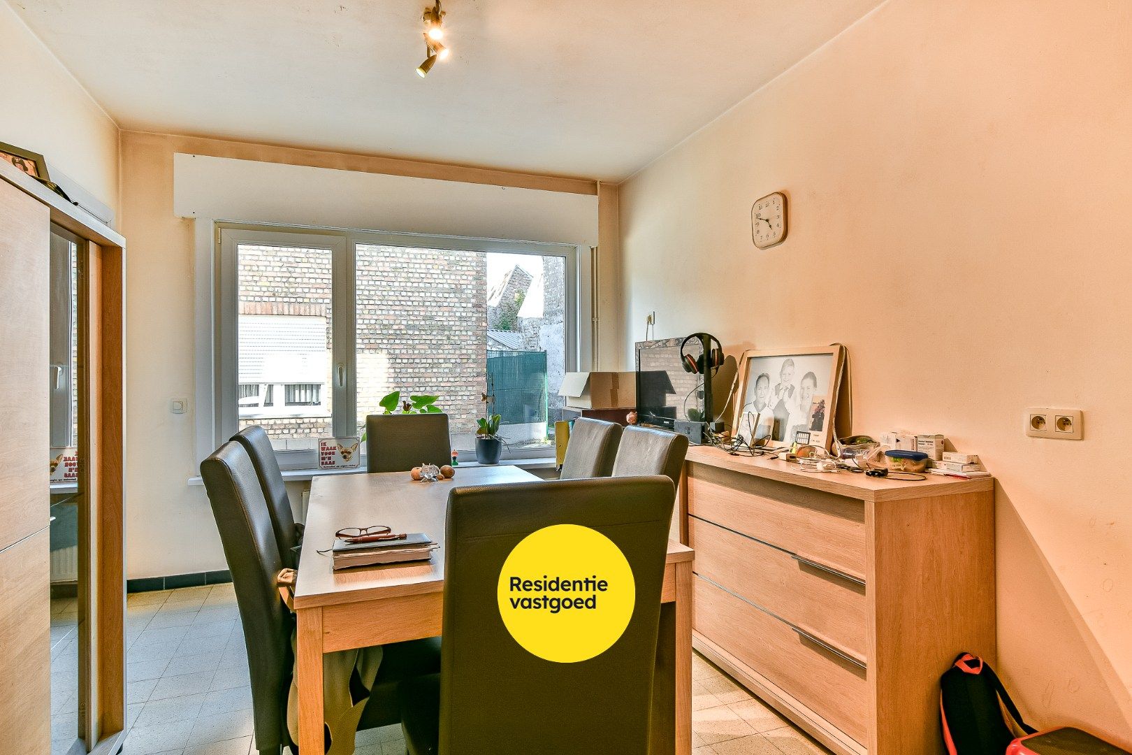 Halfopen woning met drie slaapkamers, tuin en garage foto 7