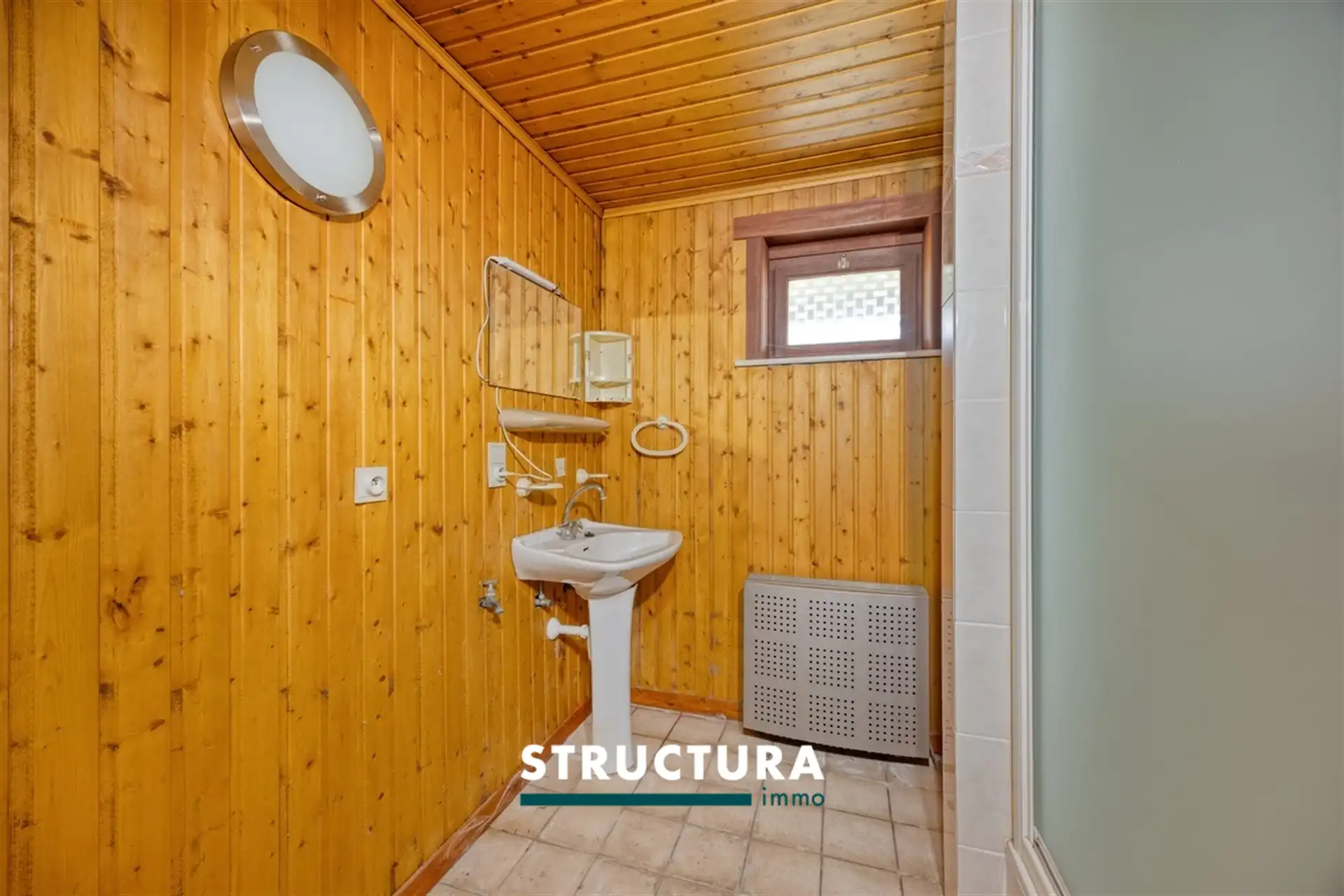 Te renoveren woning met prachtige tuin foto 10