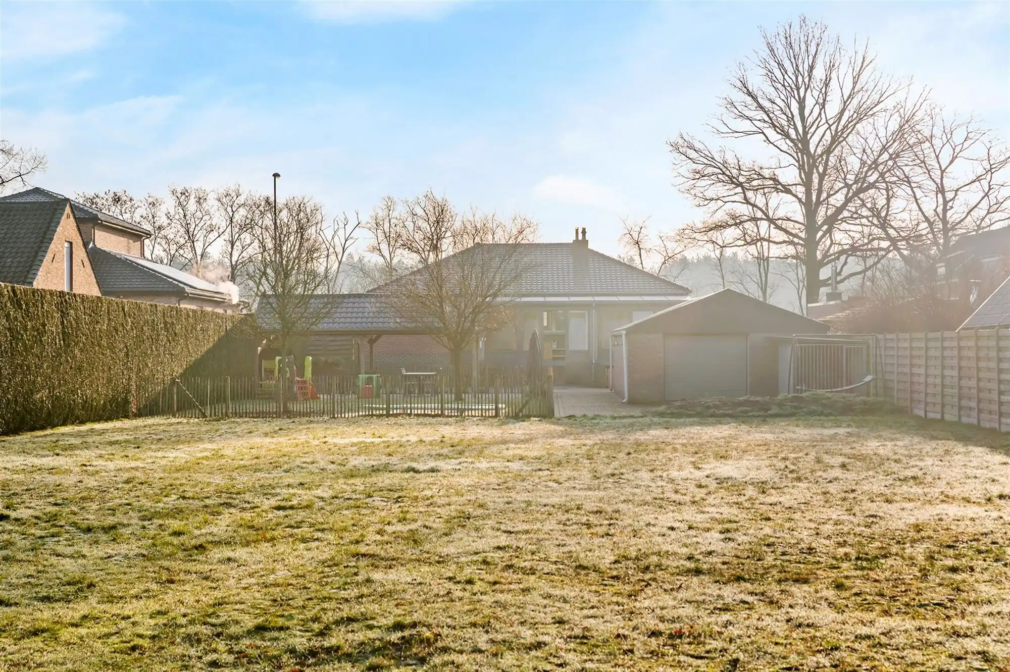 INSTAPKLARE GELIJKVLOERSE WONING MET RUIME GARAGE OP 2191M2 foto 29