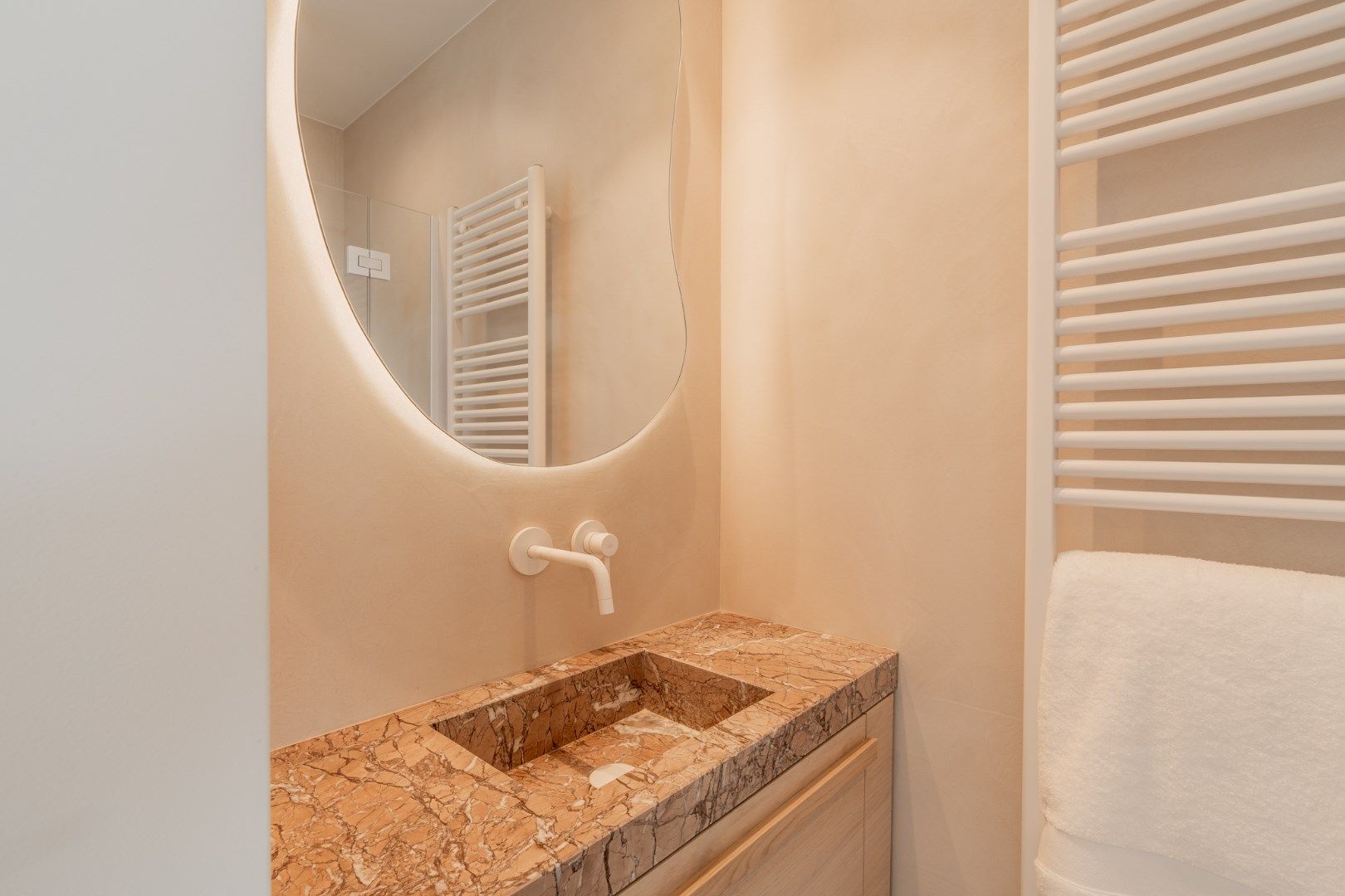 Luxueus gerenoveerde penthouse met groot zonneterras op wandelafstand van het Albertplein foto 19
