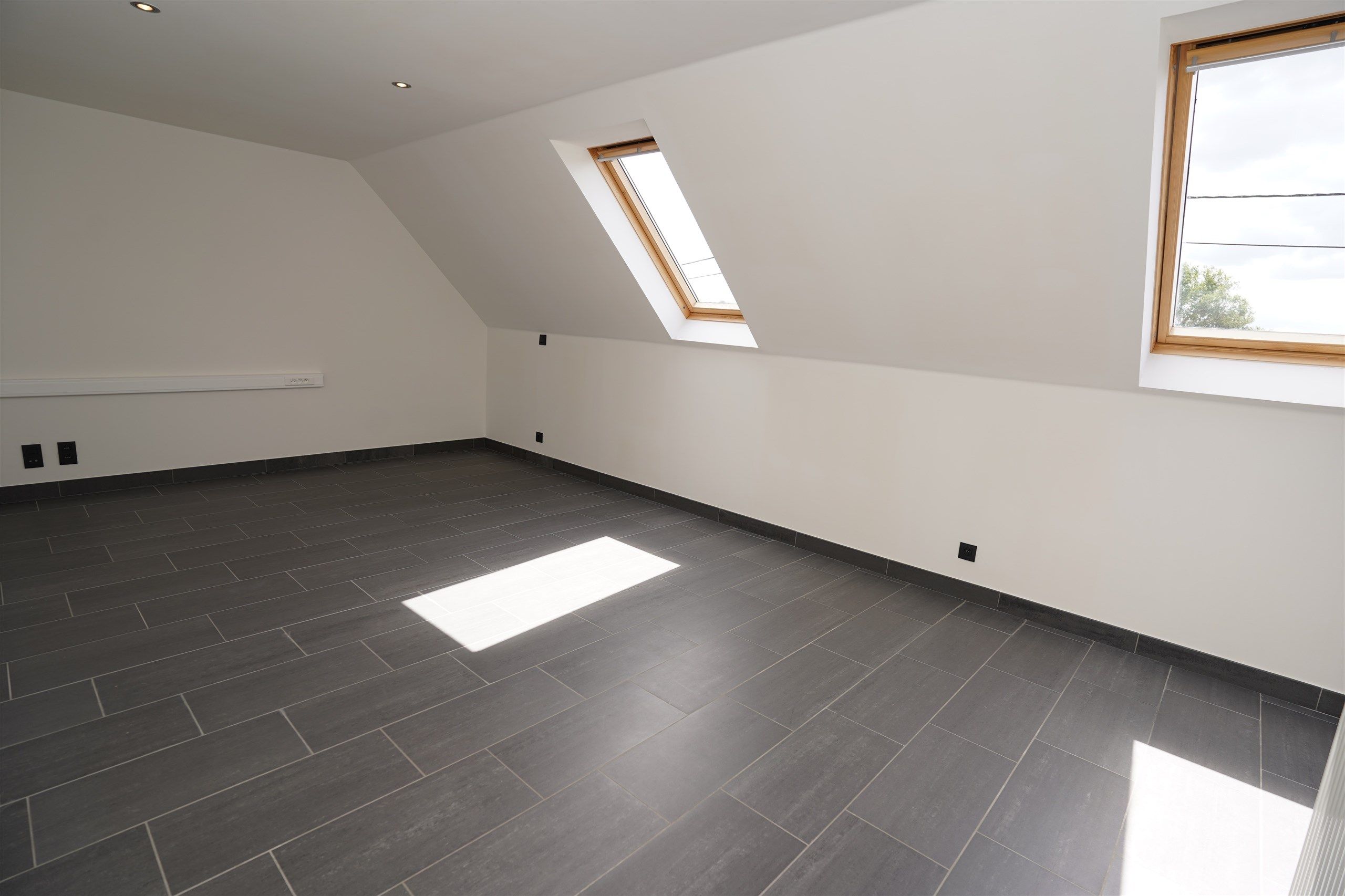 Bijzonder uime halfopen woning met Landelijke Rust op 954 m! foto 16