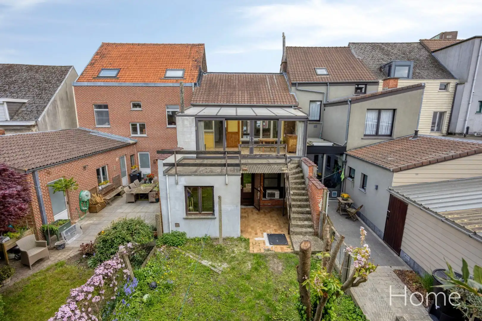 TE KOOP - Ruime 2-gevelwoning met praktijkruimte en uitzonderlijk potentieel in het hart van Merchtem foto 5